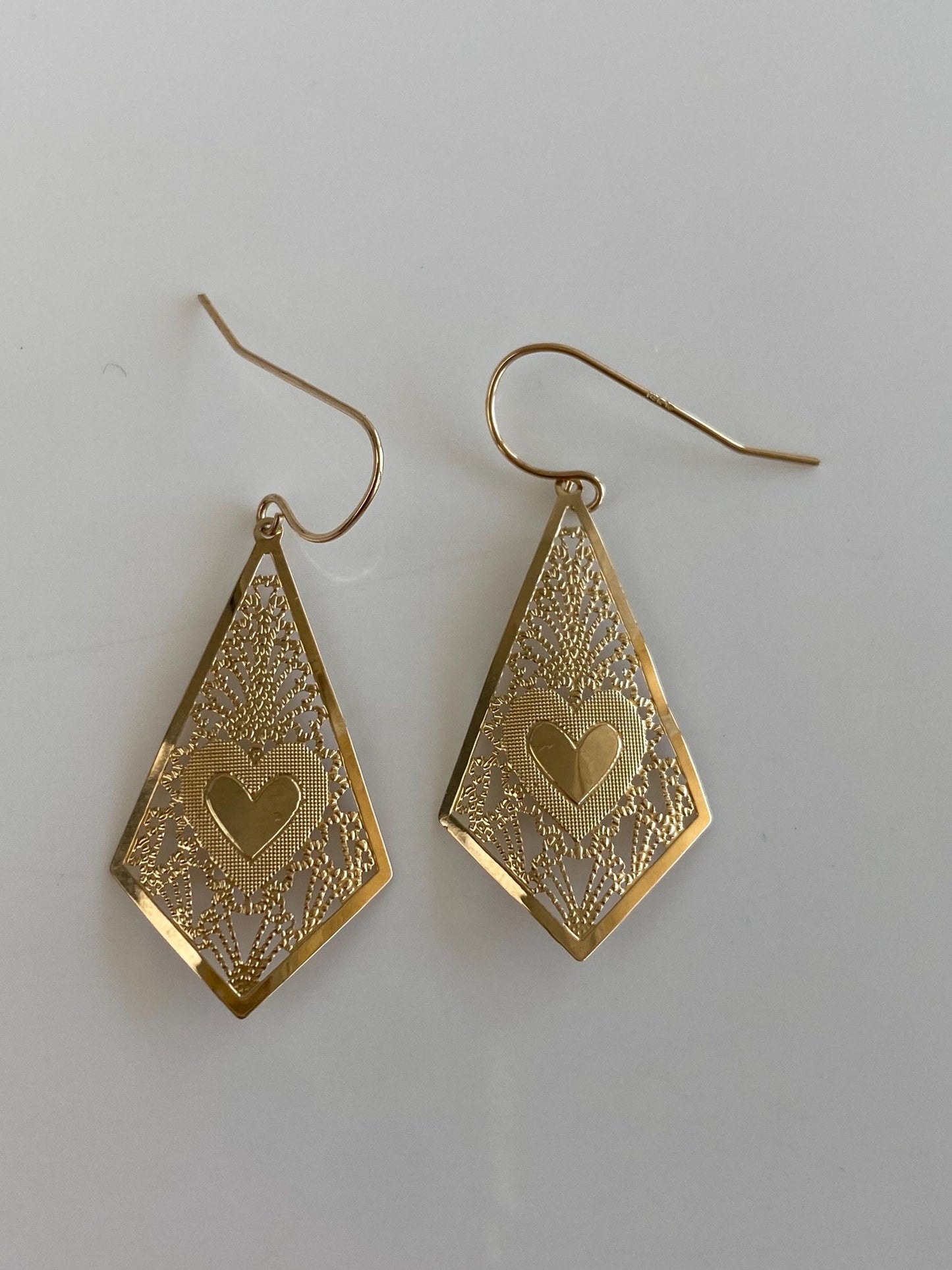 Vintage Solid 14k Yellow Gold Filigree Heart Dangle Earrings