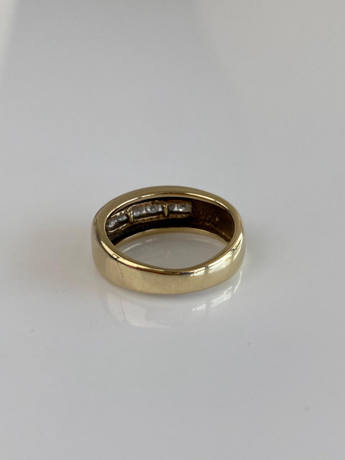 Vintage Solid 10k Yellow Gold Diamond Ring Band - Size 4.5