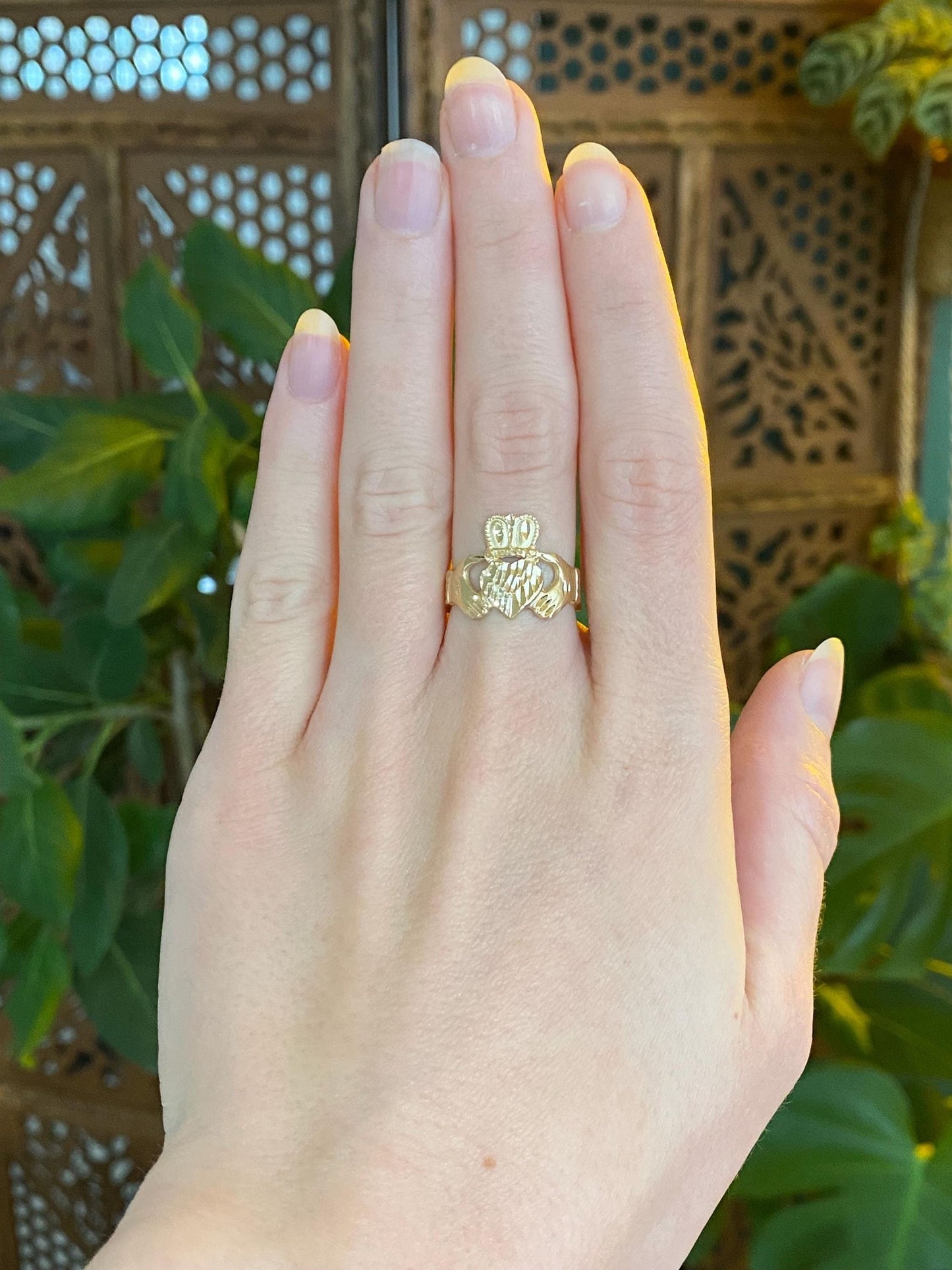 Vintage Solid 14k Yellow Gold Diamond Cut Claddaugh Ring - Size 6.25
