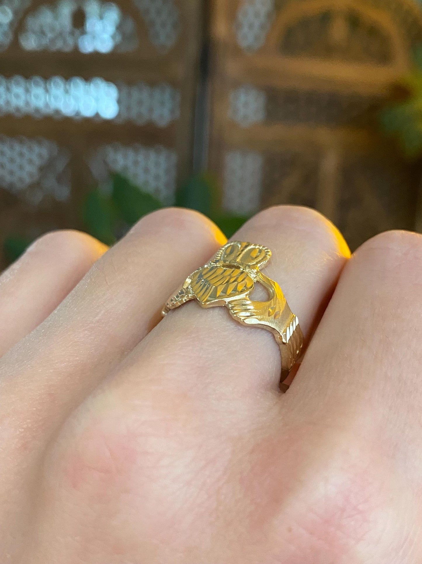 Vintage Solid 14k Yellow Gold Diamond Cut Claddaugh Ring - Size 6.25