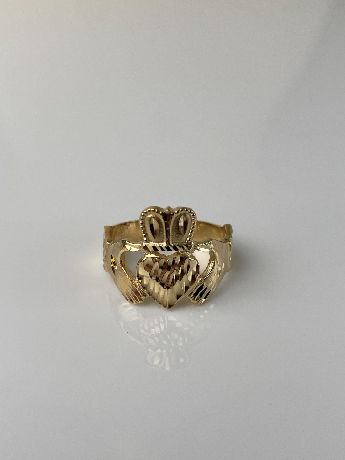 Vintage Solid 14k Yellow Gold Diamond Cut Claddaugh Ring - Size 6.25