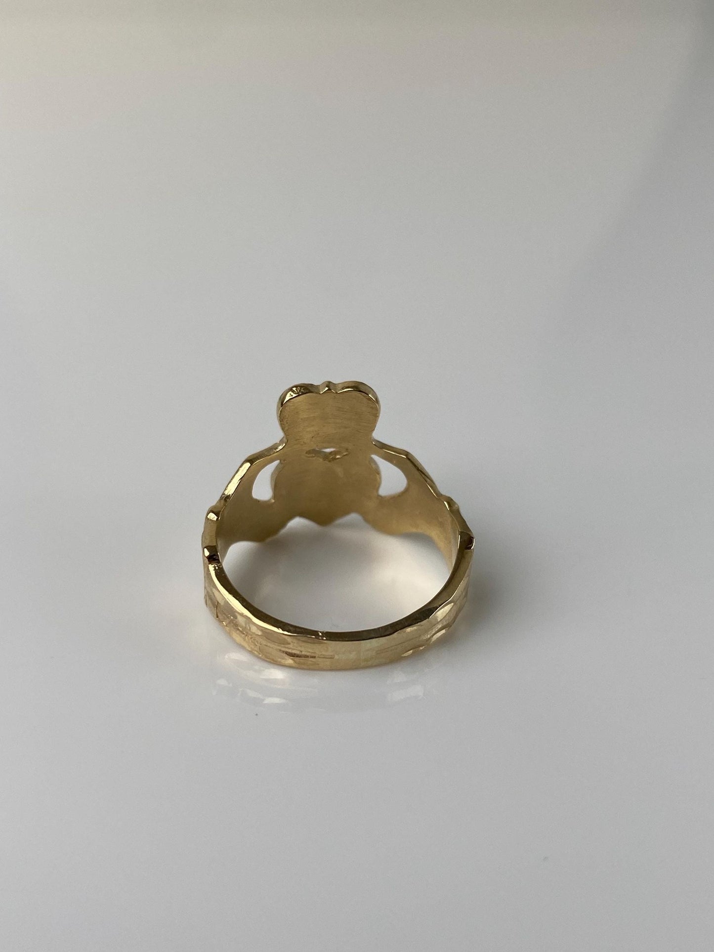 Vintage Solid 14k Yellow Gold Diamond Cut Claddaugh Ring - Size 6.25