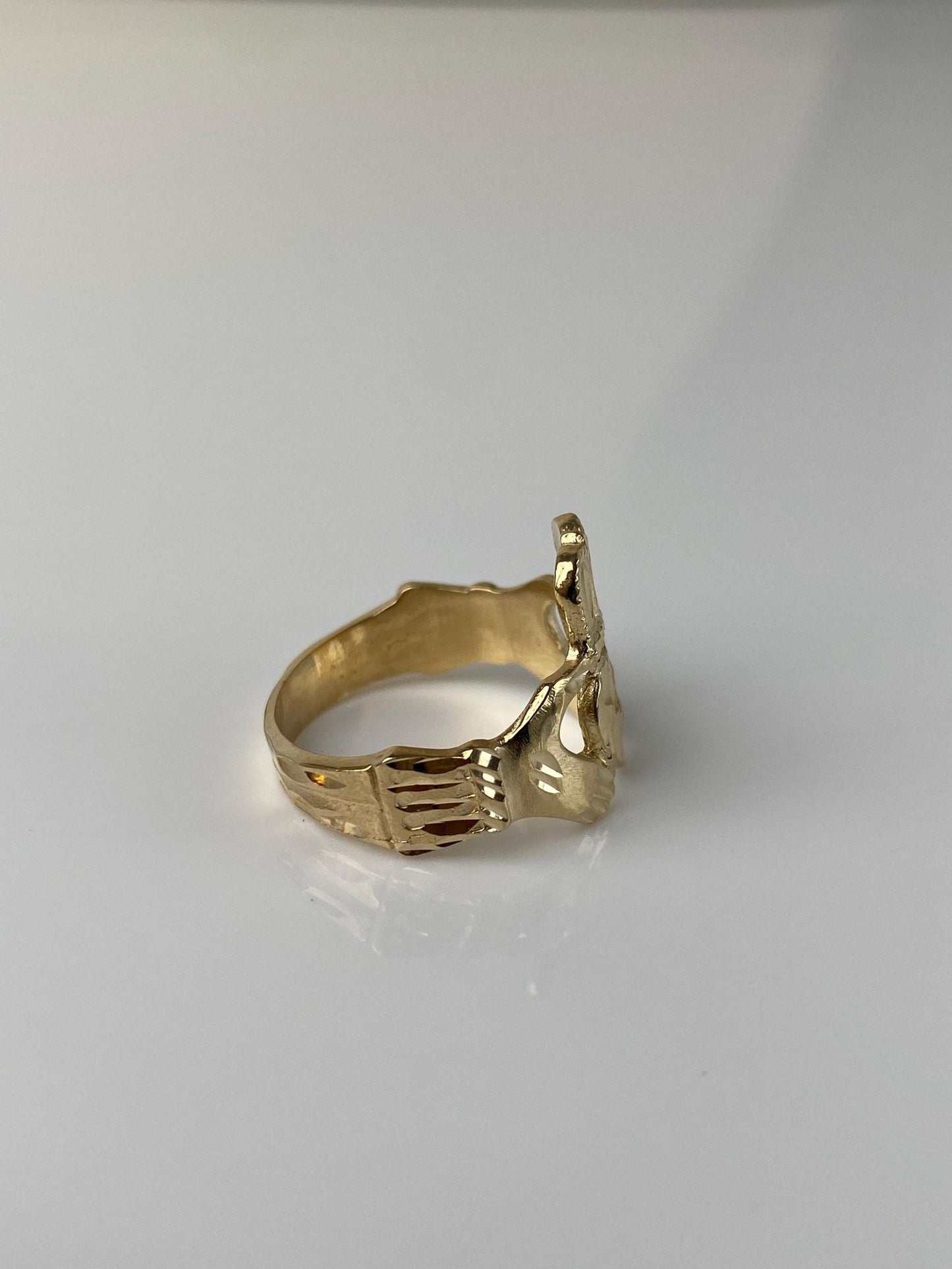 Vintage Solid 14k Yellow Gold Diamond Cut Claddaugh Ring - Size 6.25