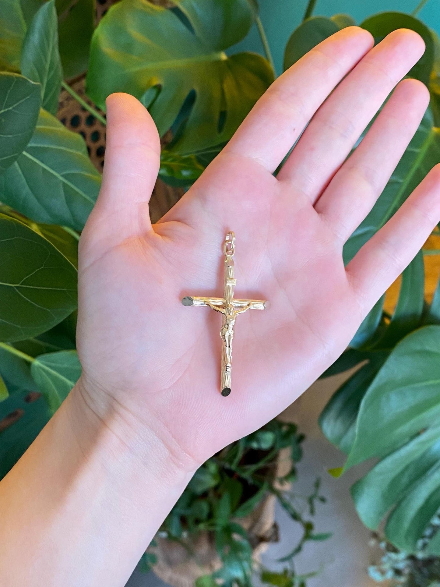 Vintage 18k Yellow Gold Crucifix Charm