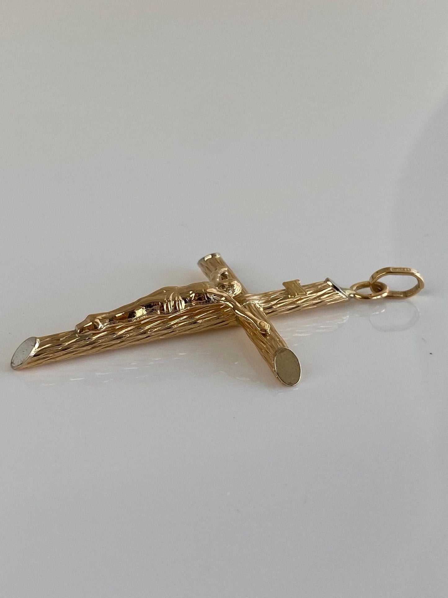 Vintage 18k Yellow Gold Crucifix Charm