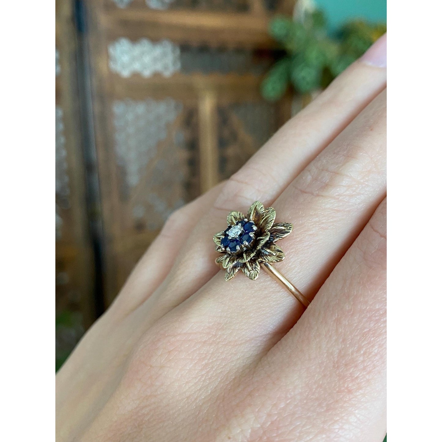 Vintage Solid 14k Yellow Gold Clear Sapphire Blue Spinel Flower Ring - Size 6