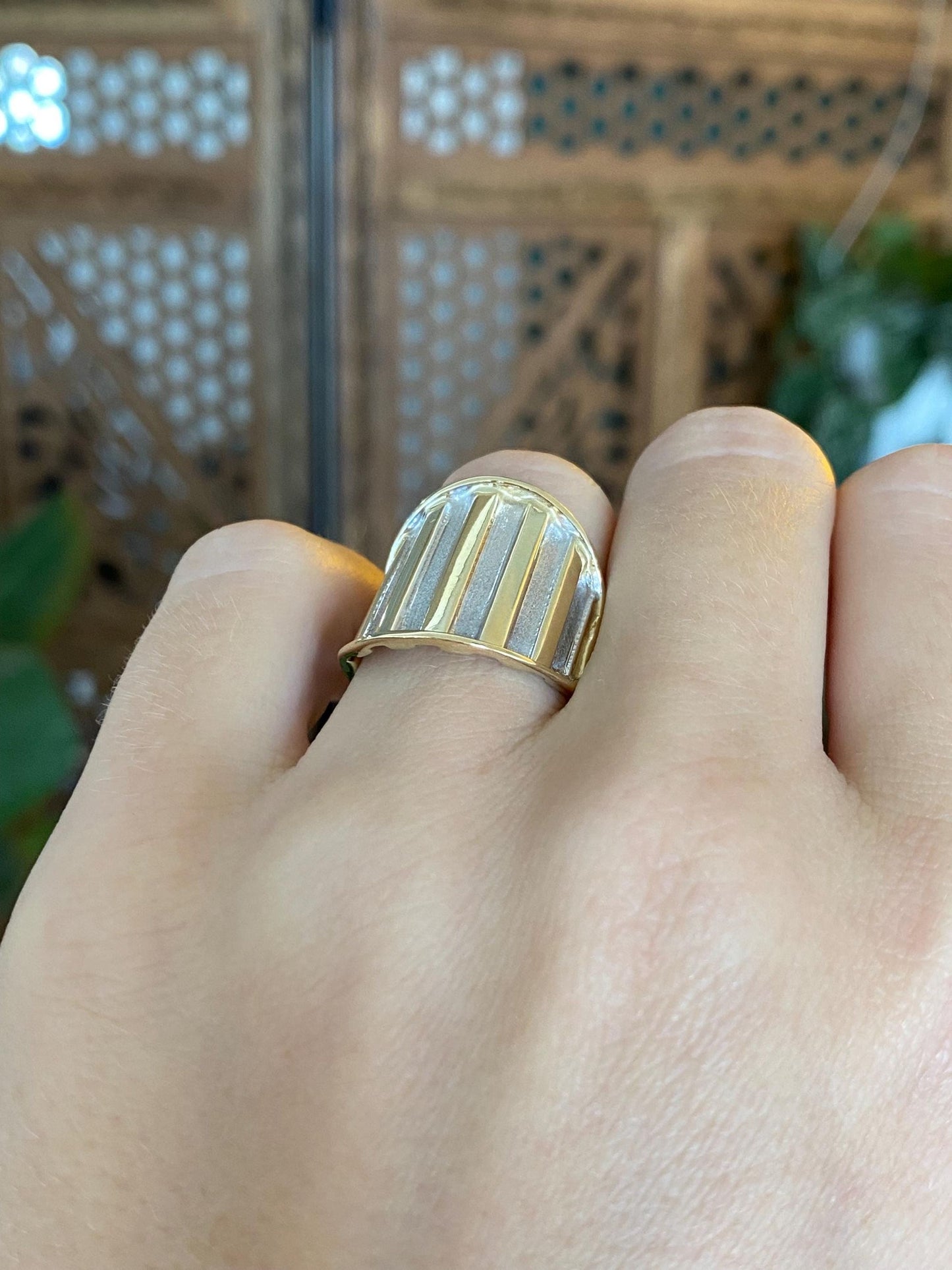 Vintage Solid 14k White & Yellow Gold Lined Open Saddle Ring - Size 5.75