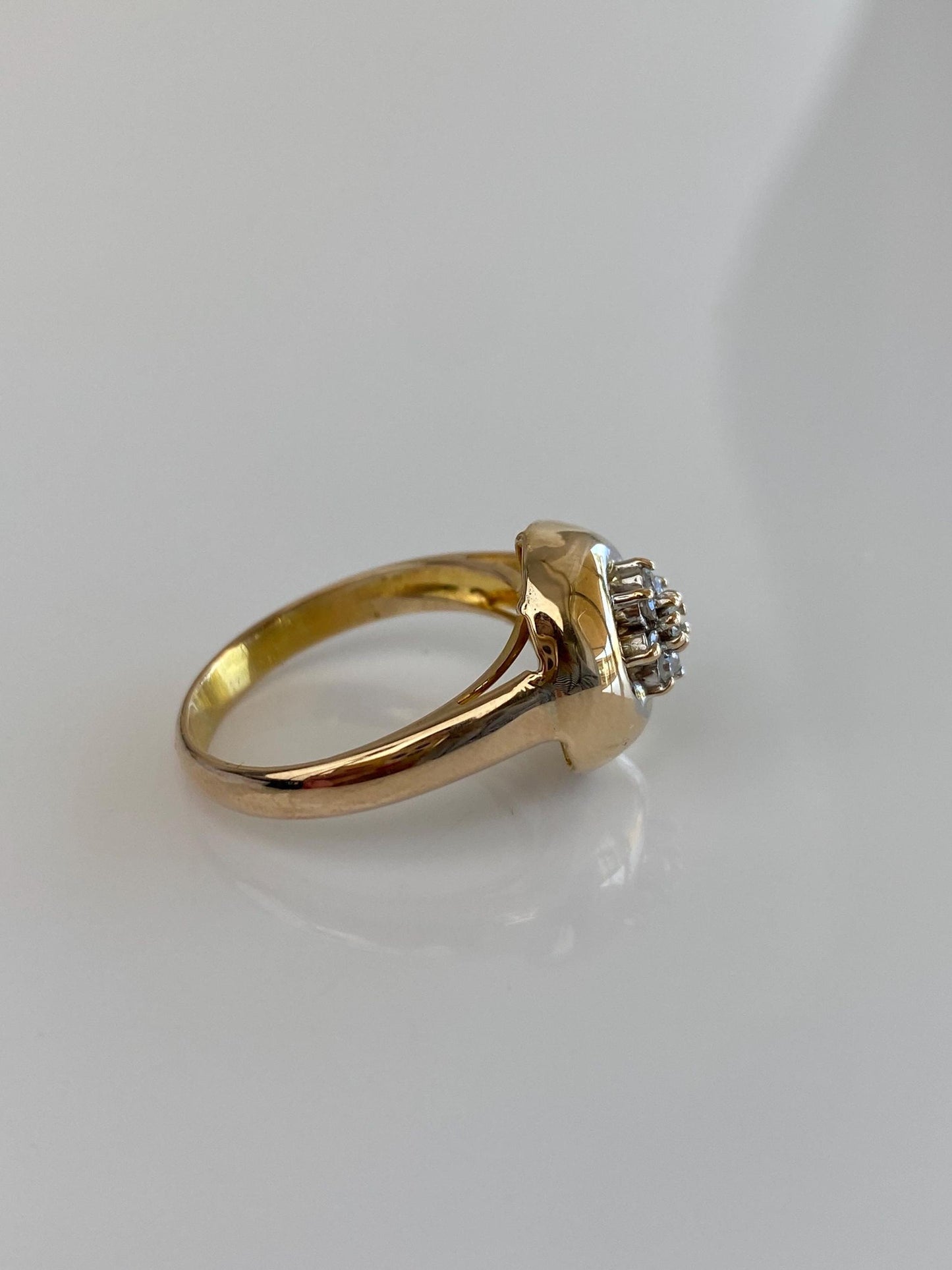 Vintage Solid 14k Yellow Gold Diamond Flower Ring - Size 6.25