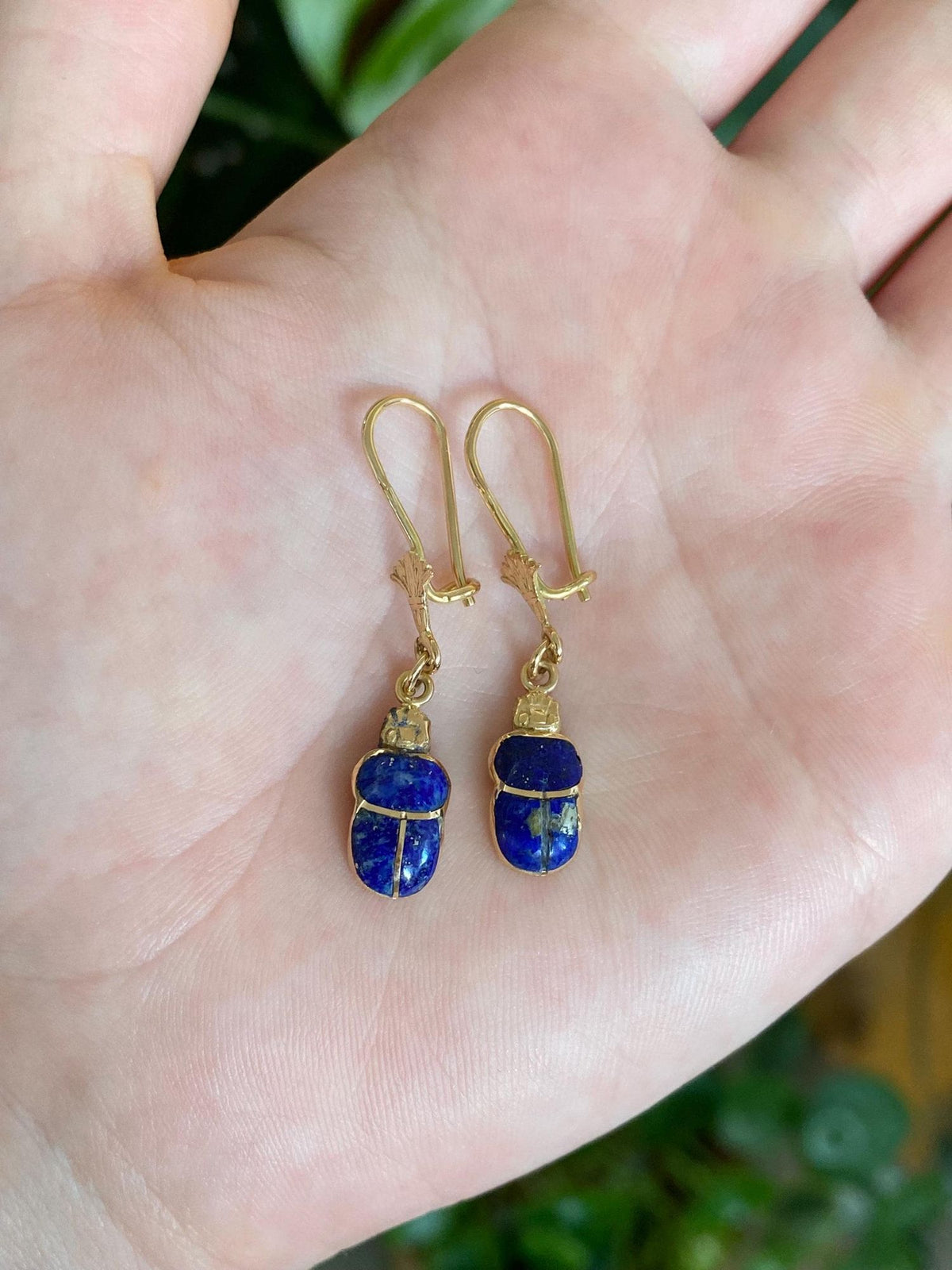 Vintage Solid 18k Yellow Gold Blue Lapis Inlay Scarab Dangle Earrings
