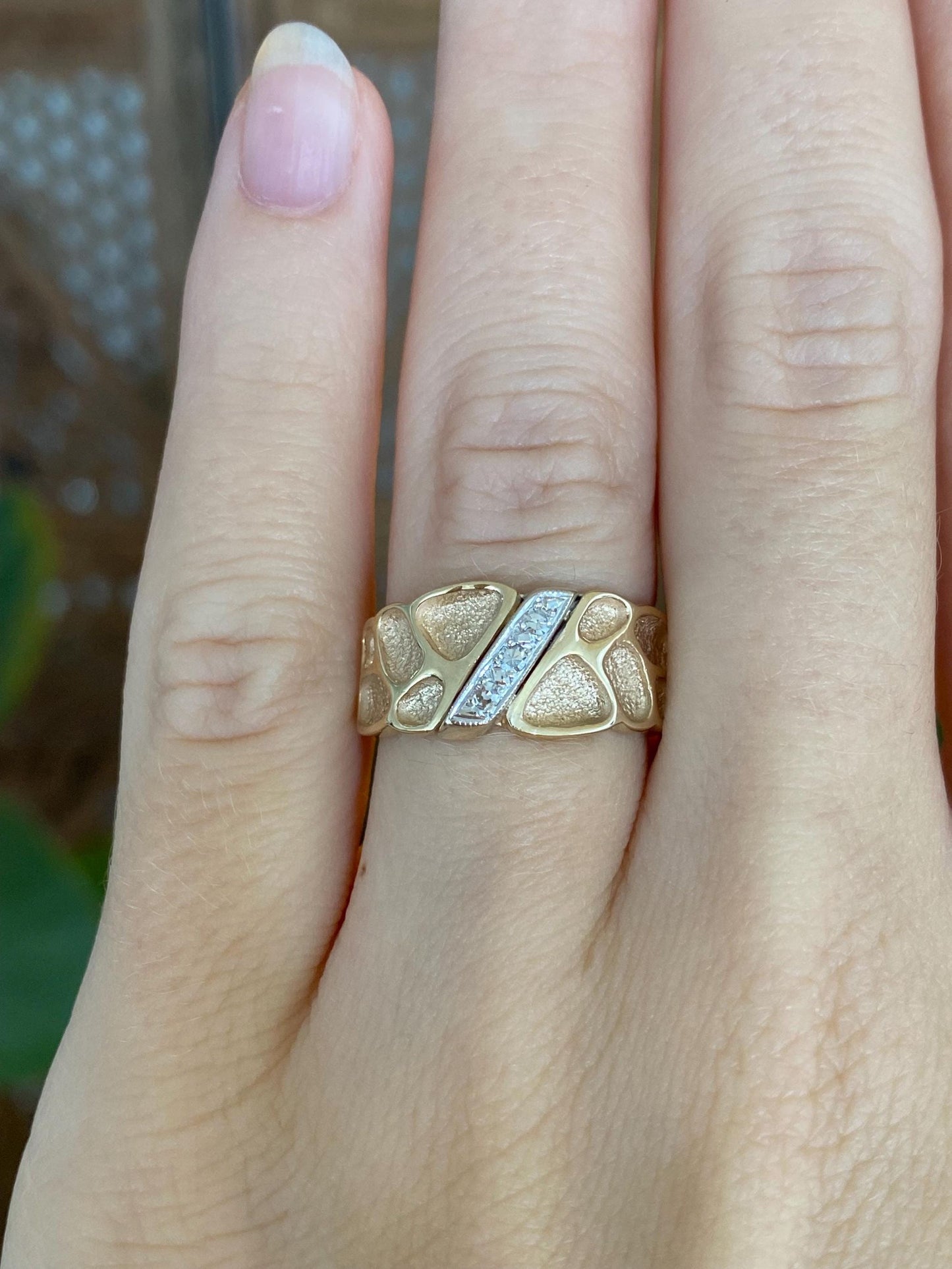 Vintage Solid 14k White & Yellow Gold Diamond Textured Ring Band - Size 6