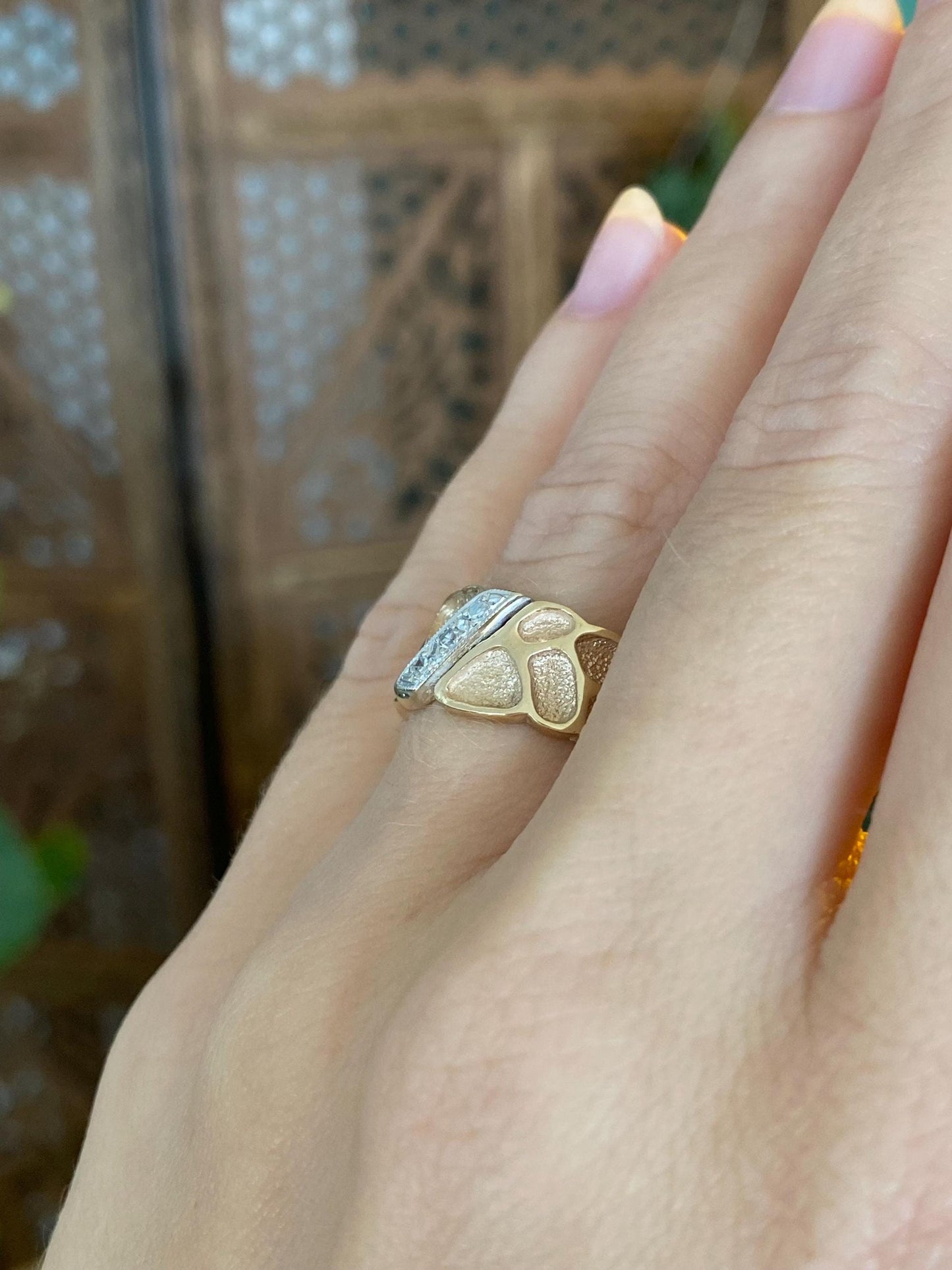 Vintage Solid 14k White & Yellow Gold Diamond Textured Ring Band - Size 6