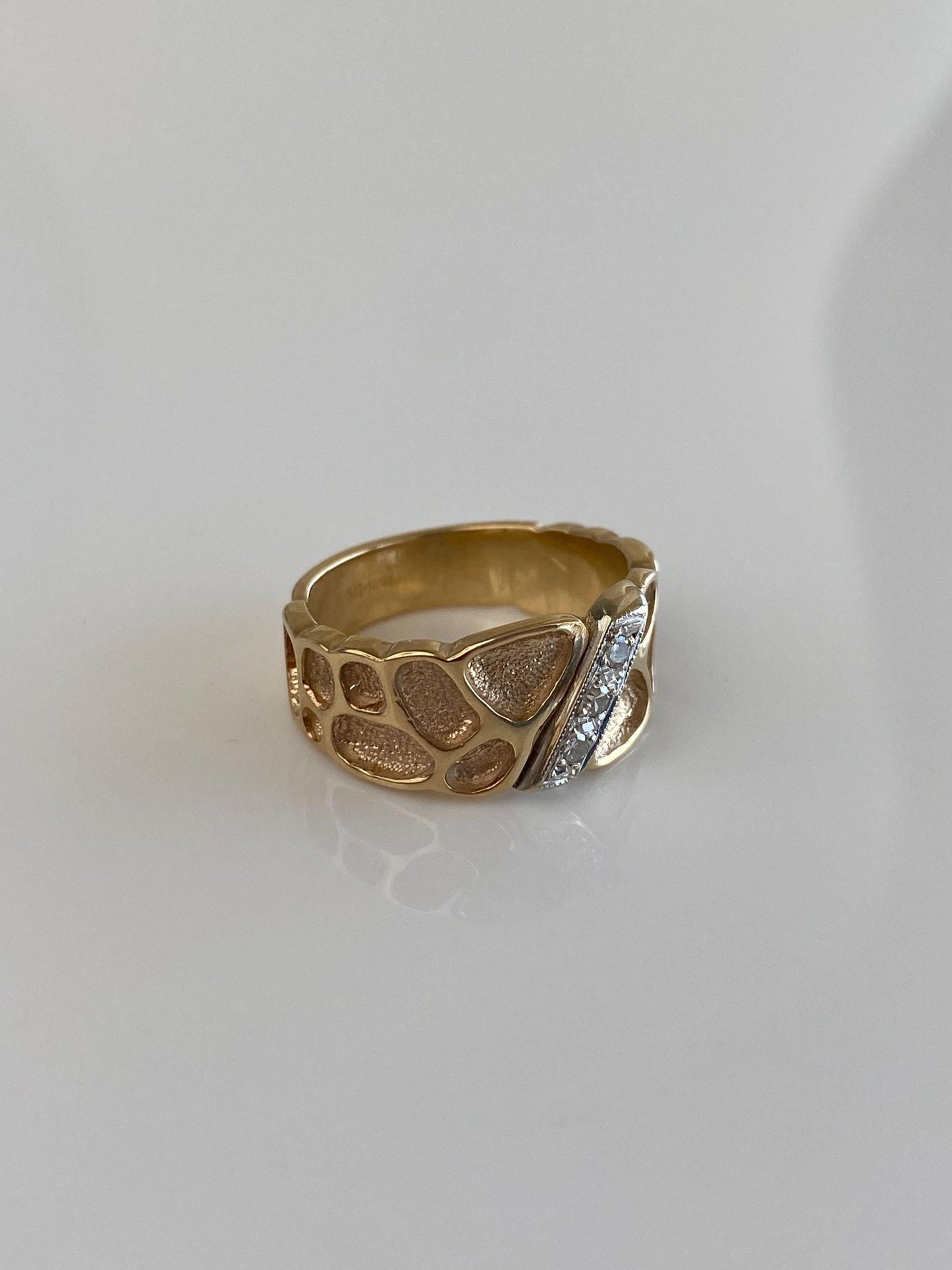 Vintage Solid 14k White & Yellow Gold Diamond Textured Ring Band - Size 6