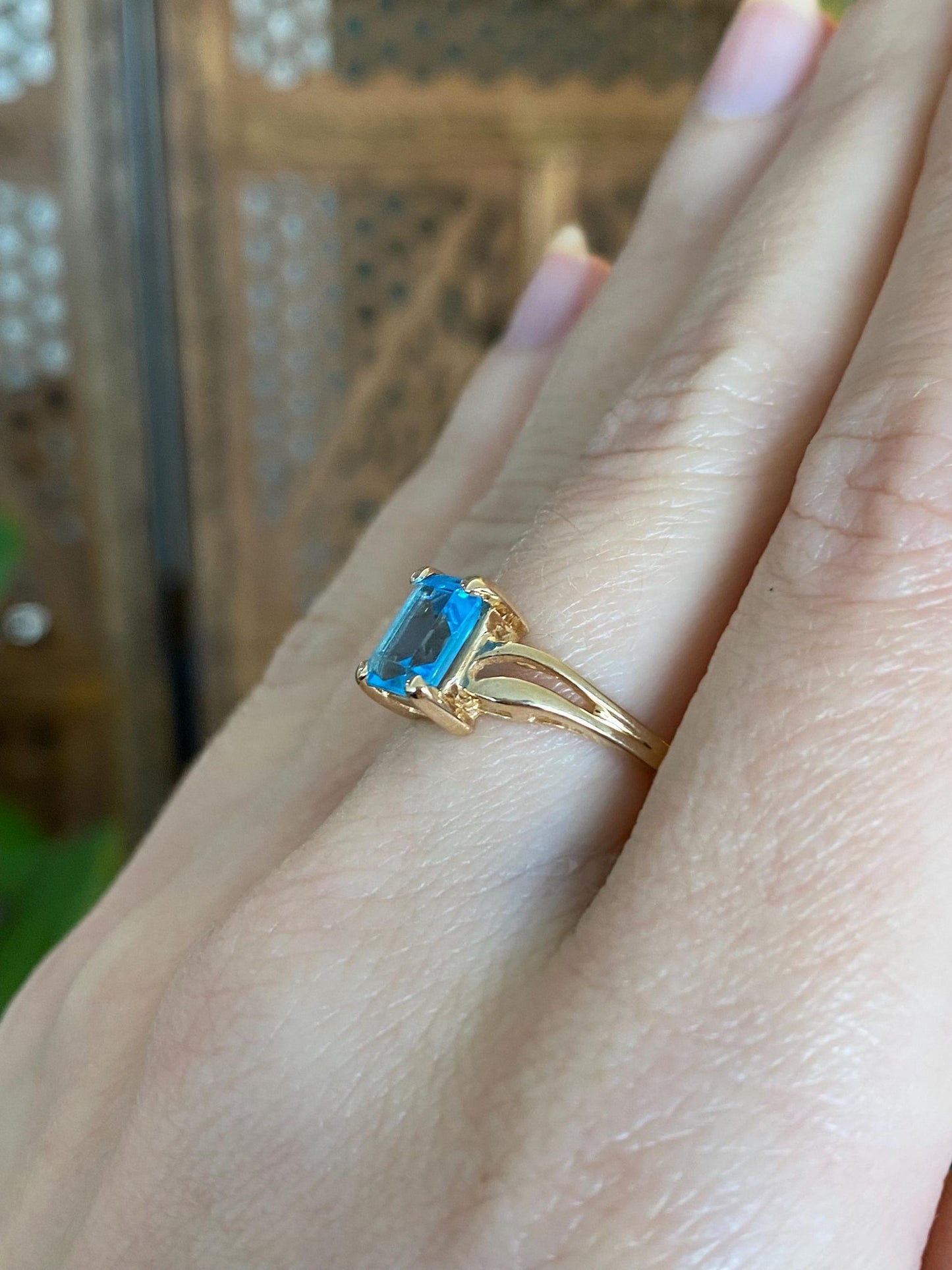 Vintage Solid 14k Yellow Gold Topaz Ring - Size 7.75