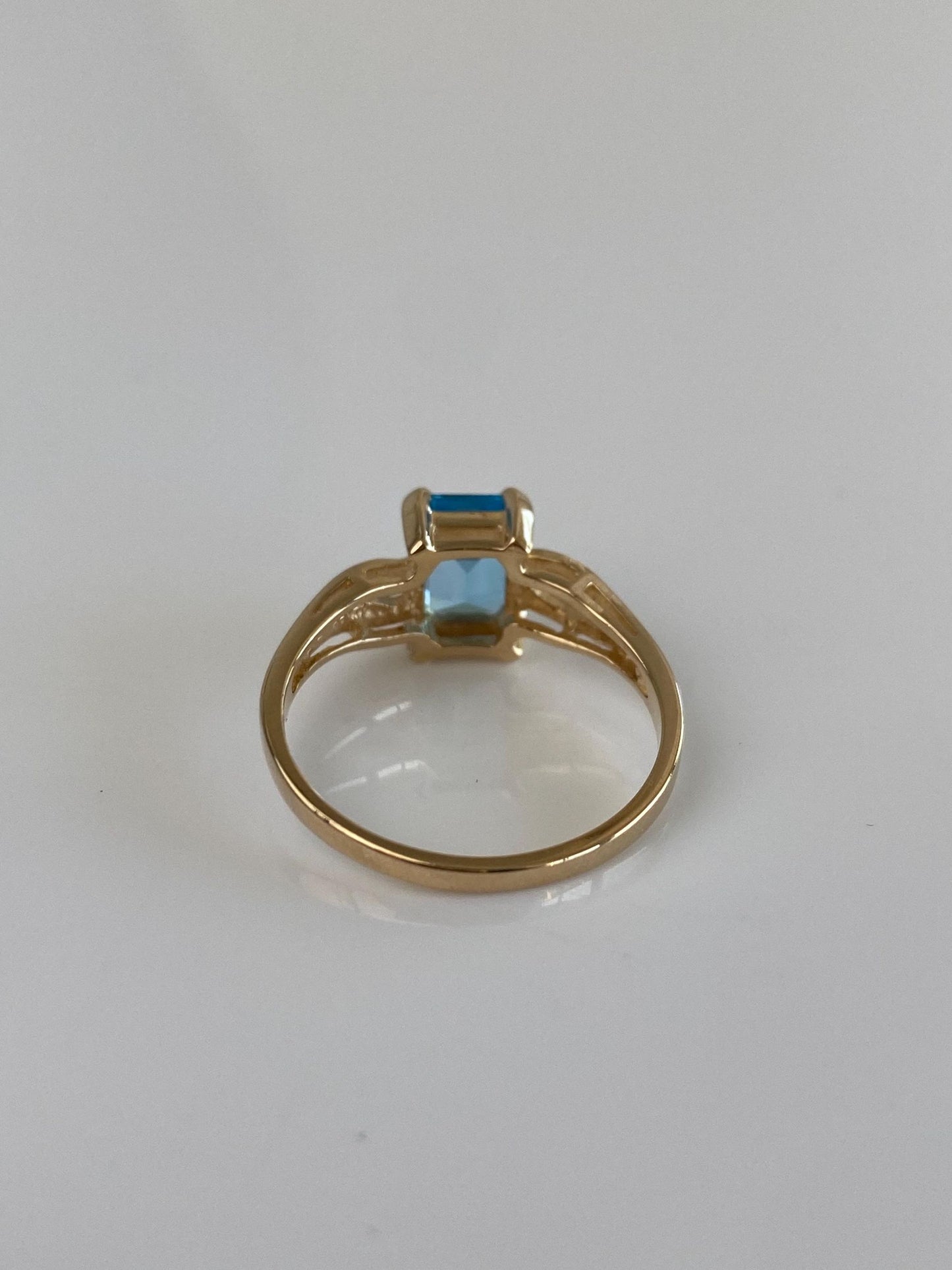 Vintage Solid 14k Yellow Gold Topaz Ring - Size 7.75