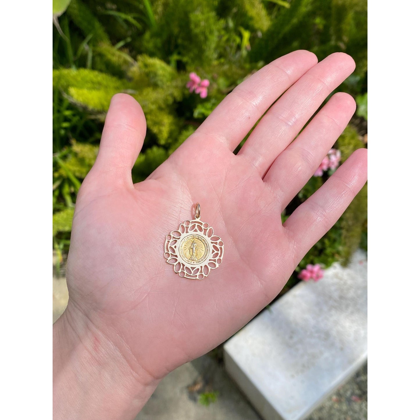 Vintage Solid 14k Yellow Gold Religious Charm