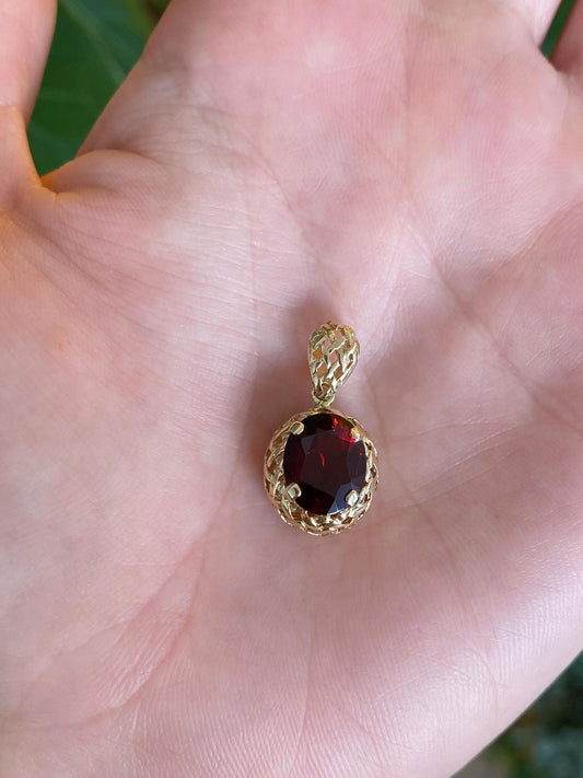 Vintage Solid 14k Yellow Gold Garnet Basketweave Texture Charm