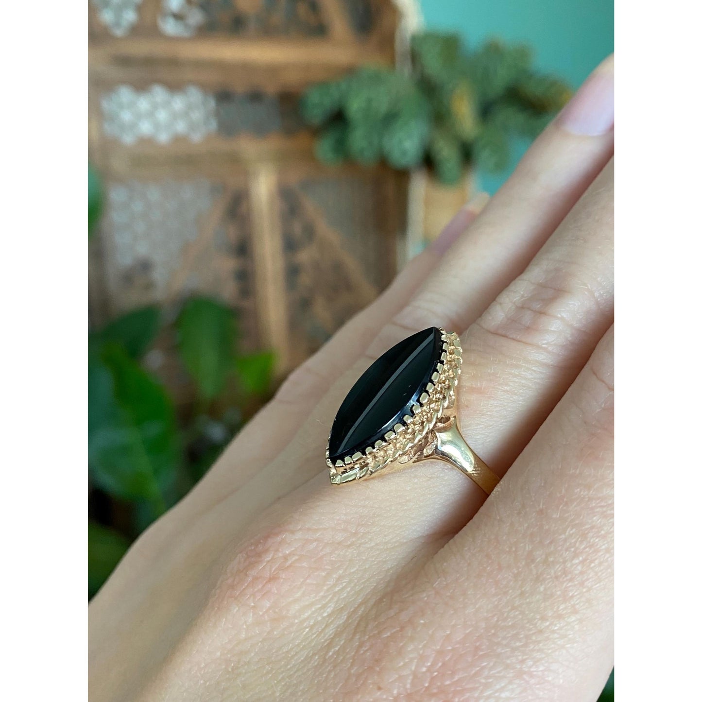 Vintage Solid 9k Yellow Gold Black Marquis Stone Ring - Size 7.75