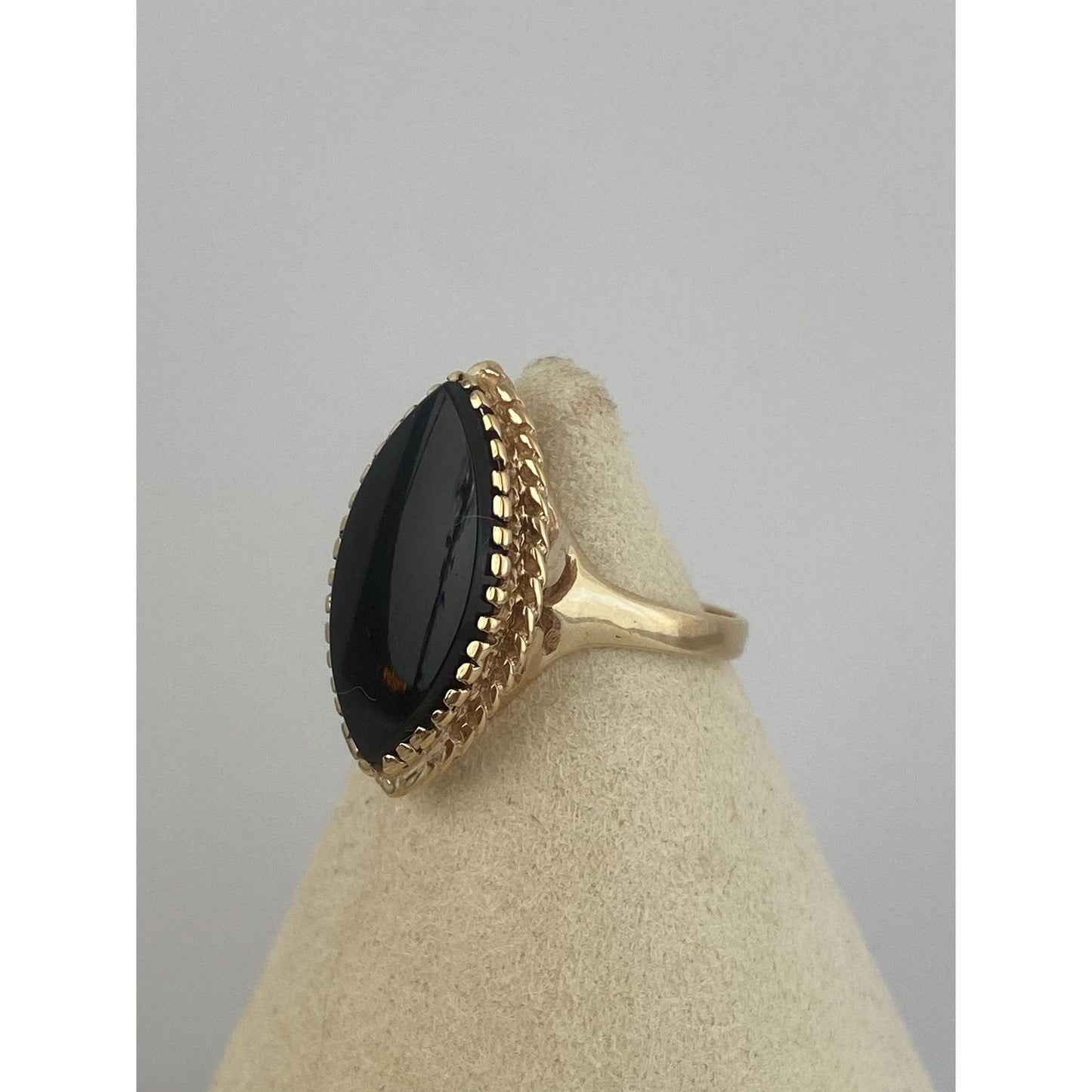 Vintage Solid 9k Yellow Gold Black Marquis Stone Ring - Size 7.75