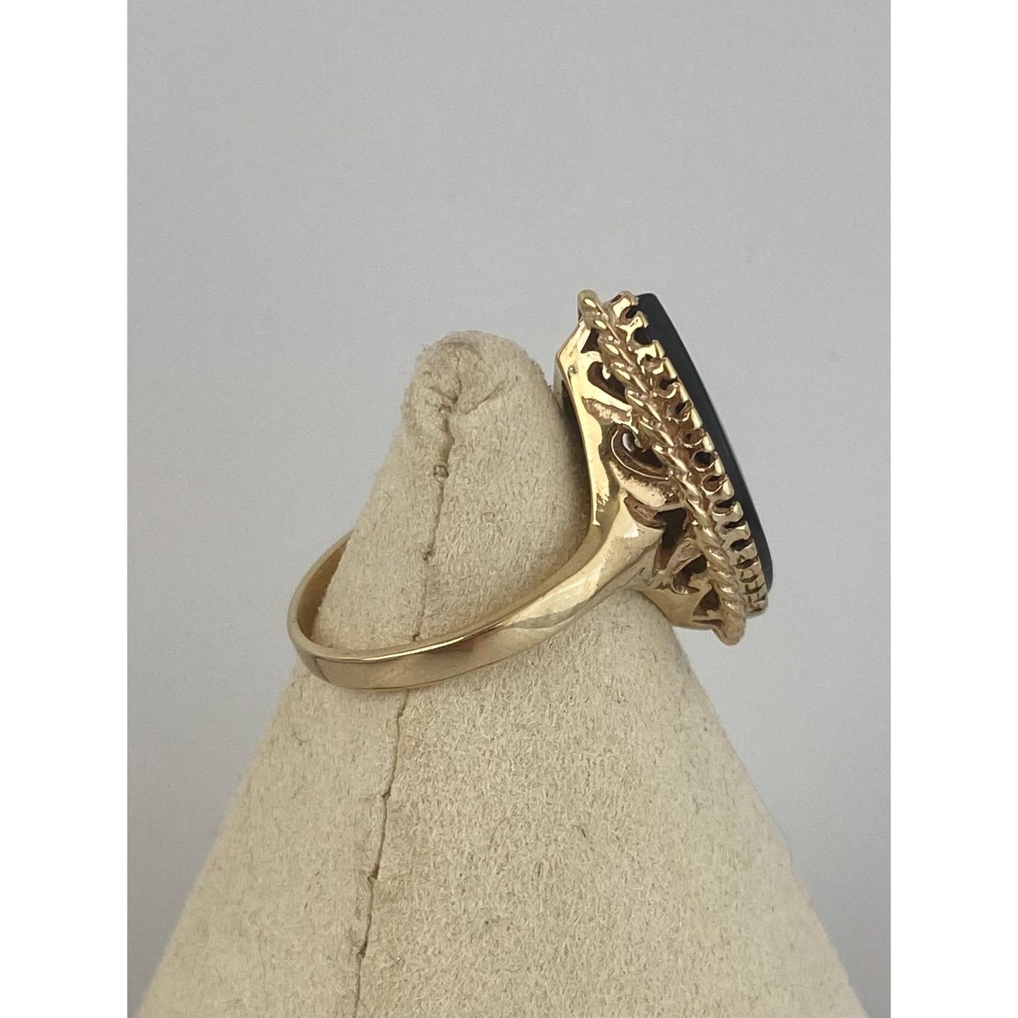Vintage Solid 9k Yellow Gold Black Marquis Stone Ring - Size 7.75