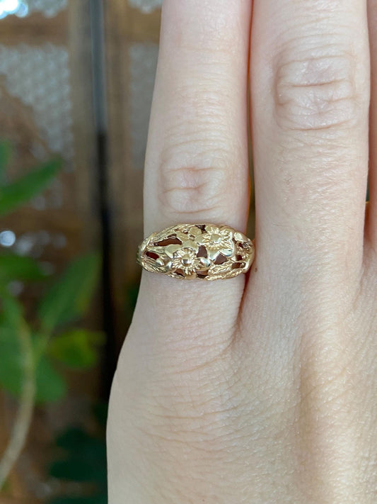 Vintage Solid 14k Yellow Gold Floral Open Work Ring - Size 4.25