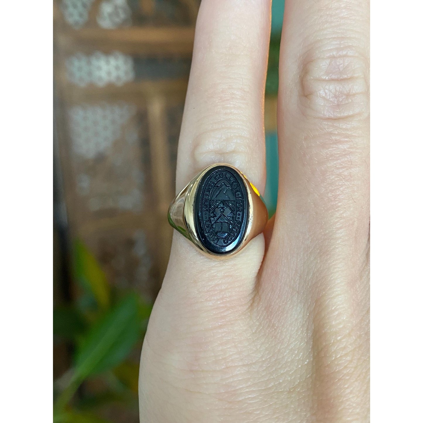 Vintage Solid 10k Yellow Gold Carved Class Signet Ring - Size 4