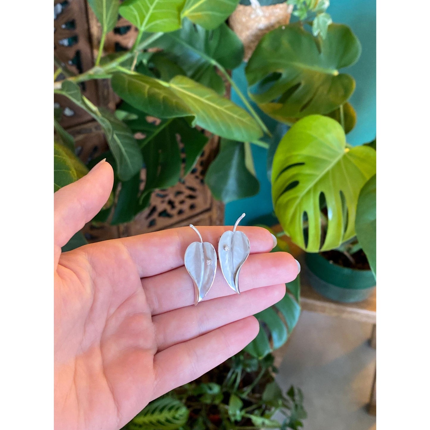 Vintage Solid 14k White Gold Clear Sapphire Leaf Drop Earrings