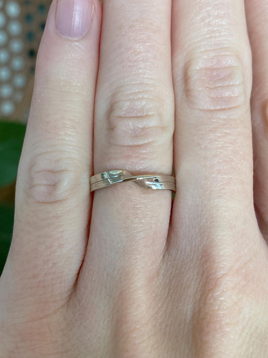 Vintage Solid 14k White Gold Twist Ring Band - Size 4.5
