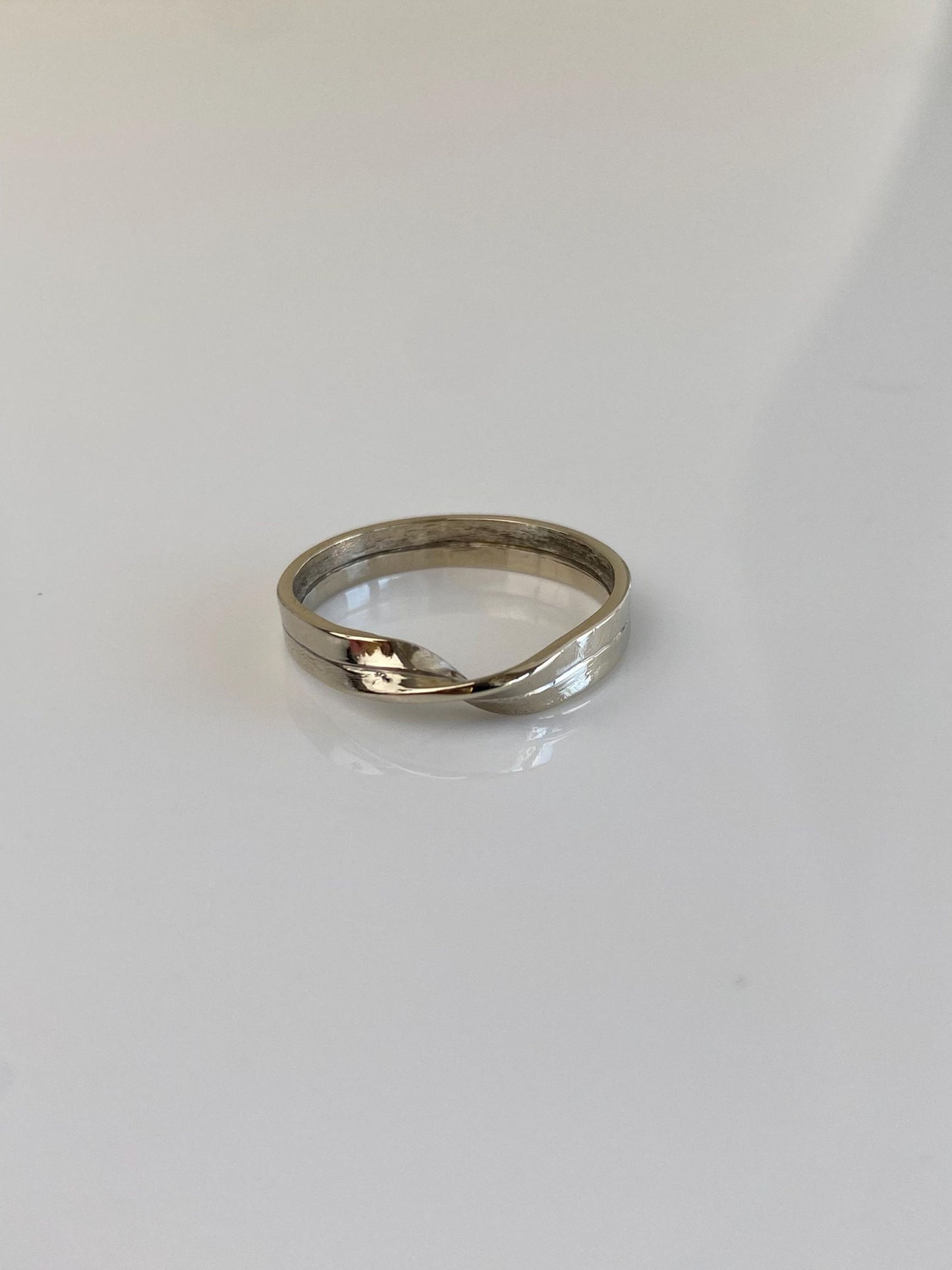 Vintage Solid 14k White Gold Twist Ring Band - Size 4.5