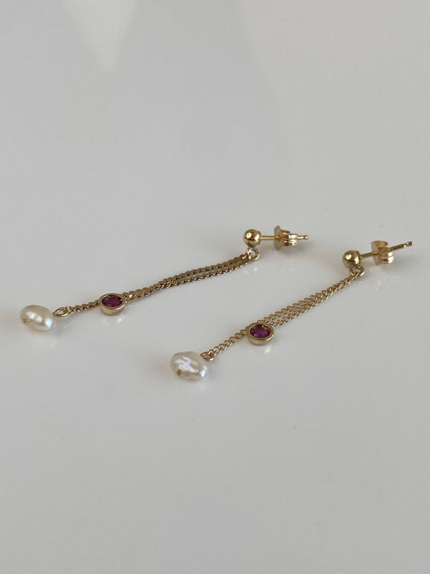 Solid 14k Yellow Gold Pink Sapphire Pearl Serpentine & Curb Chain Dangle Stud Earrings