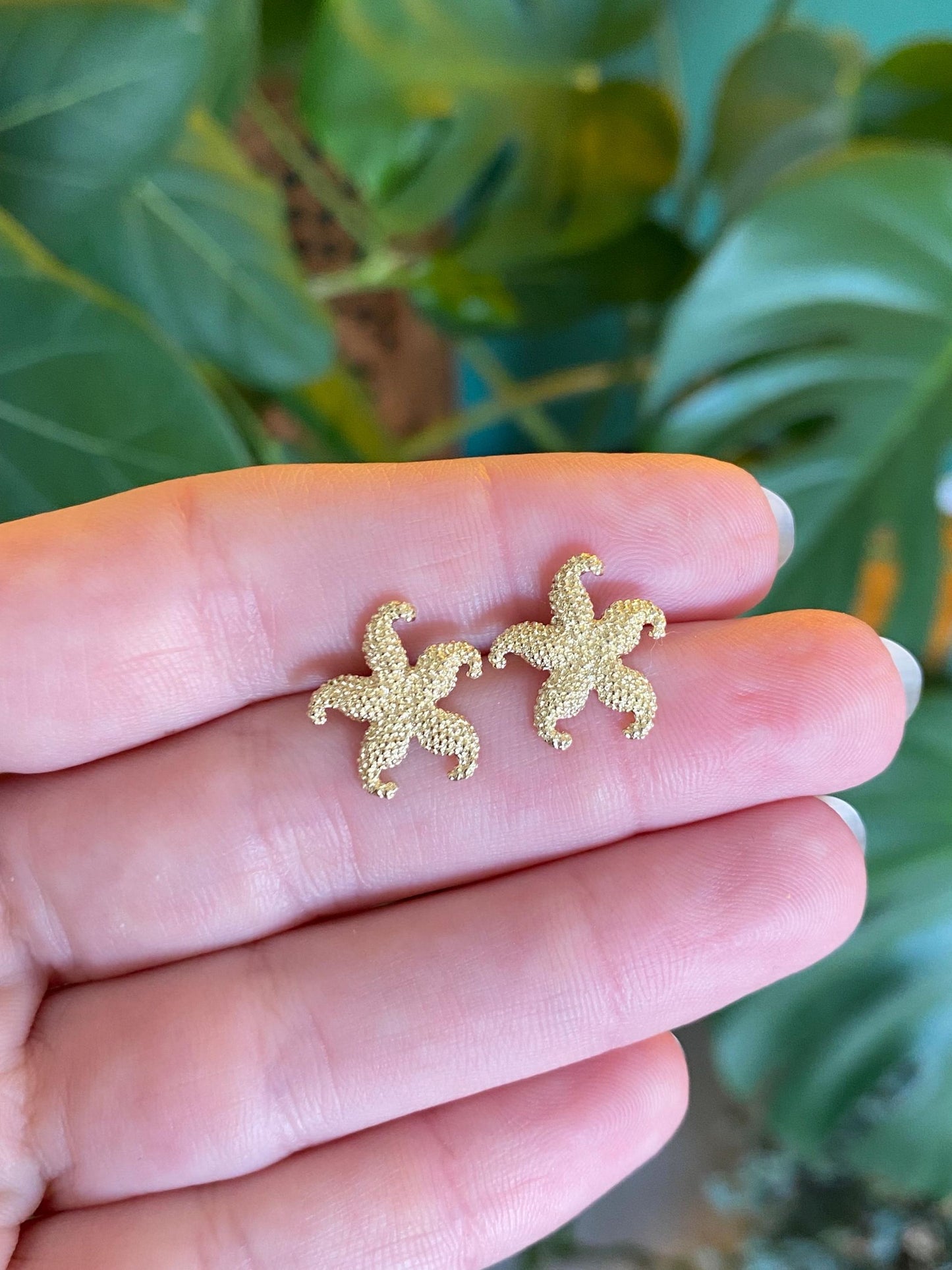 Vintage Solid 14k Yellow Gold Starfish Stud Earrings