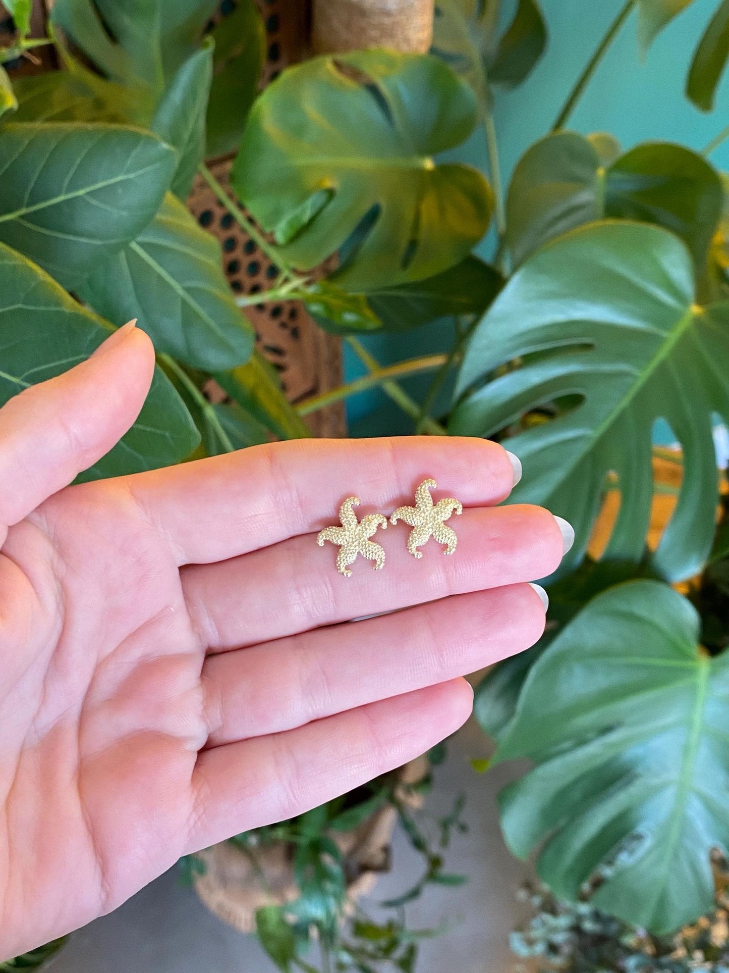 Vintage Solid 14k Yellow Gold Starfish Stud Earrings