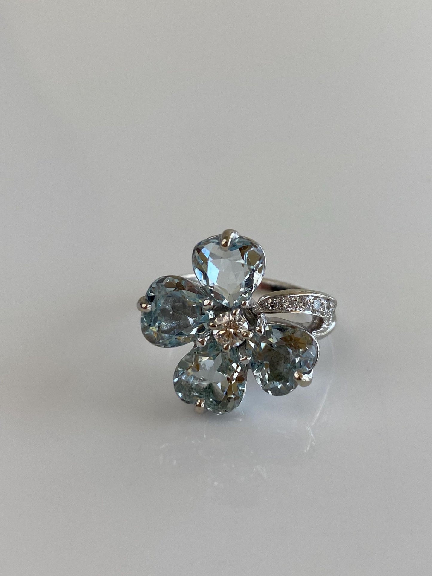 Vintage Solid 14k White Gold Aquamarine Diamond Clover Ring - Size 7