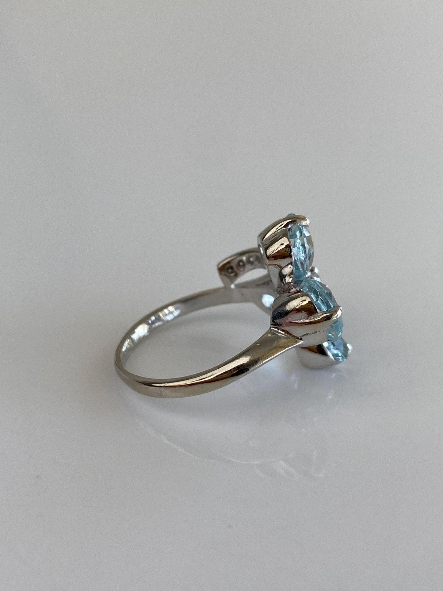 Vintage Solid 14k White Gold Aquamarine Diamond Clover Ring - Size 7