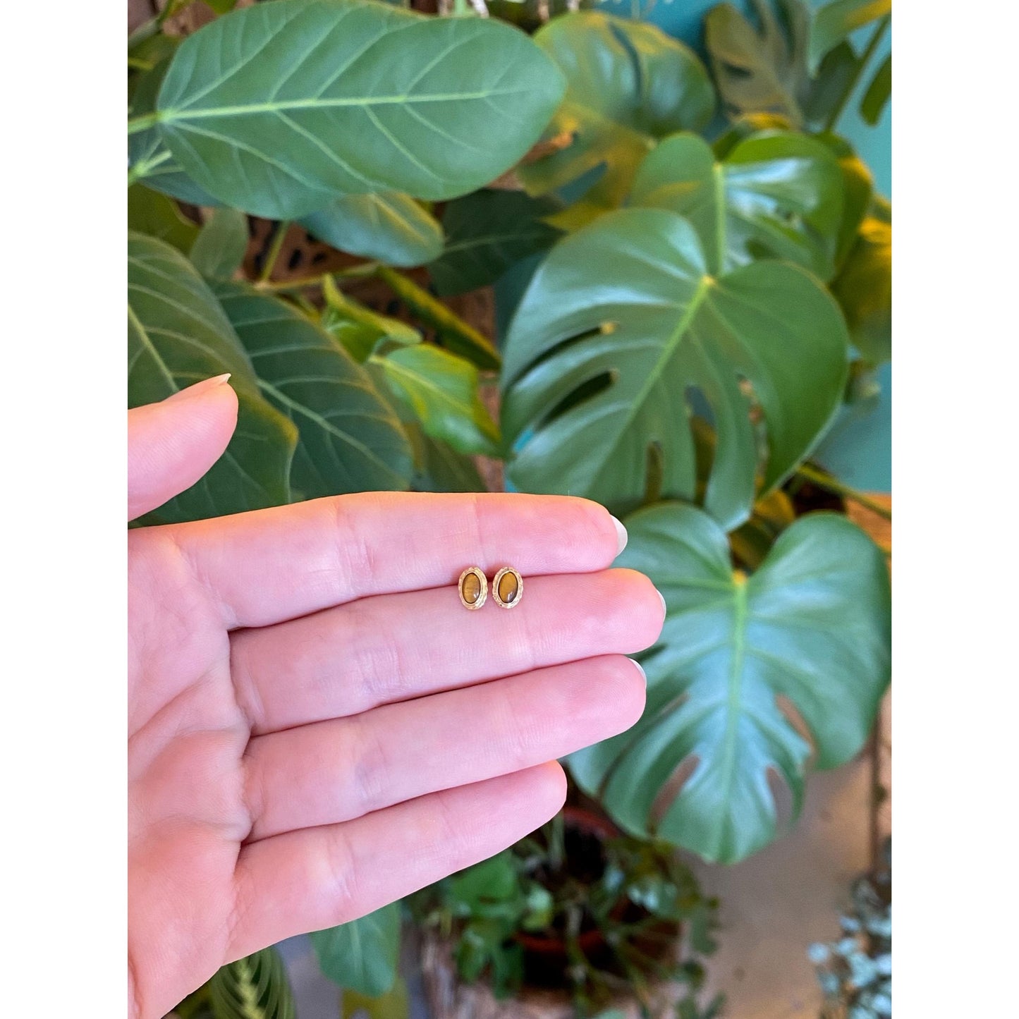 Vintage Solid 14k Yellow Gold Tigers Eye Stud Earrings