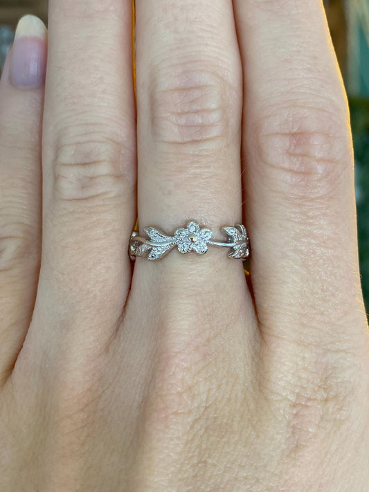 Vintage Solid 14k White Gold Diamond Floral Ring Band - Size 6.25