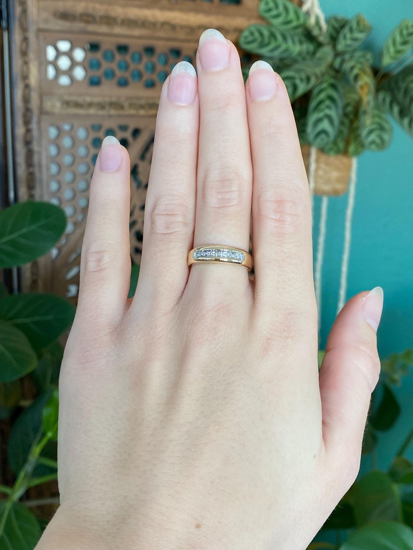 Vintage Solid 14k Yellow Gold Diamond Chip Ring Band - Size 6.25