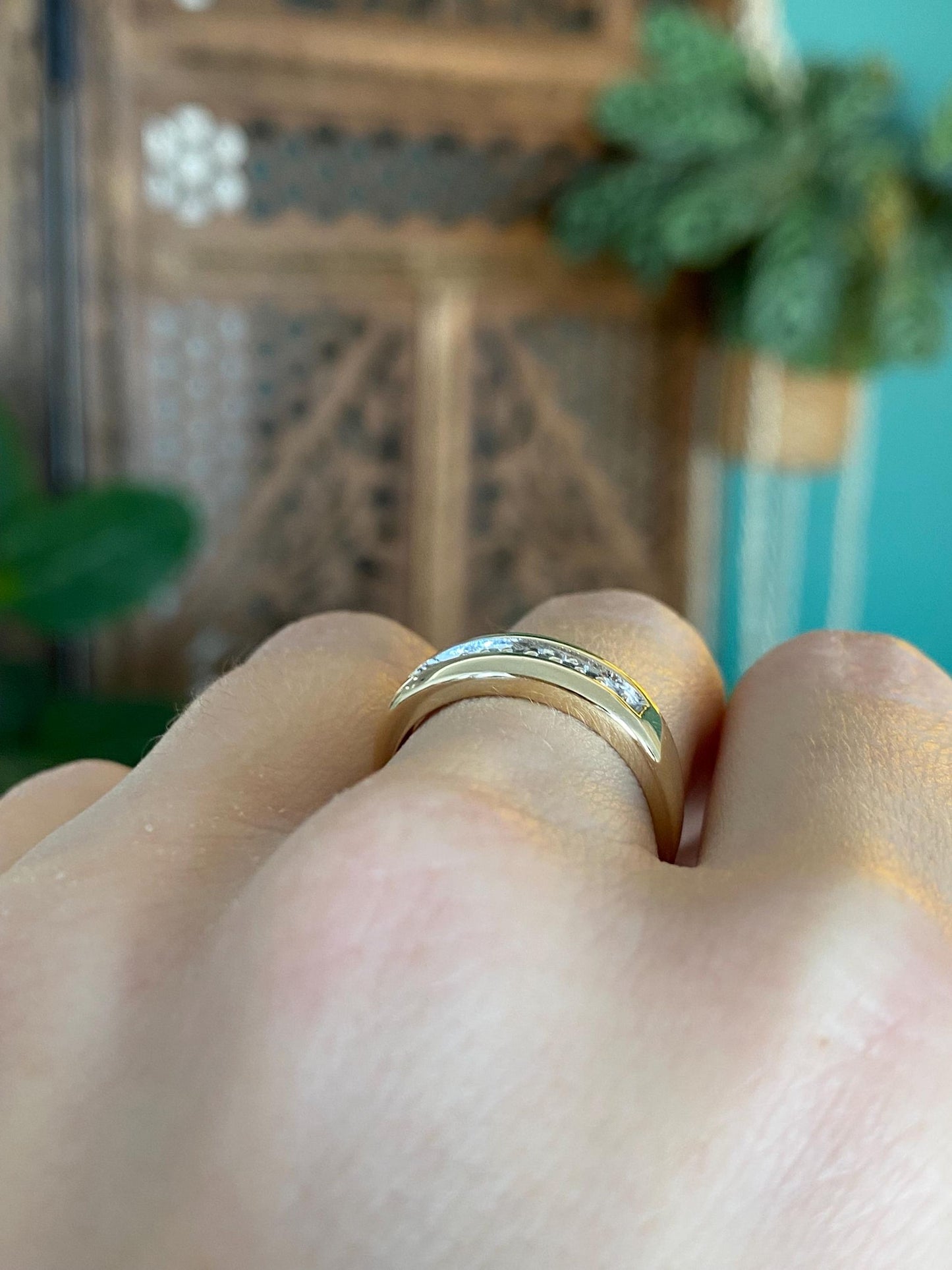 Vintage Solid 14k Yellow Gold Diamond Chip Ring Band - Size 6.25