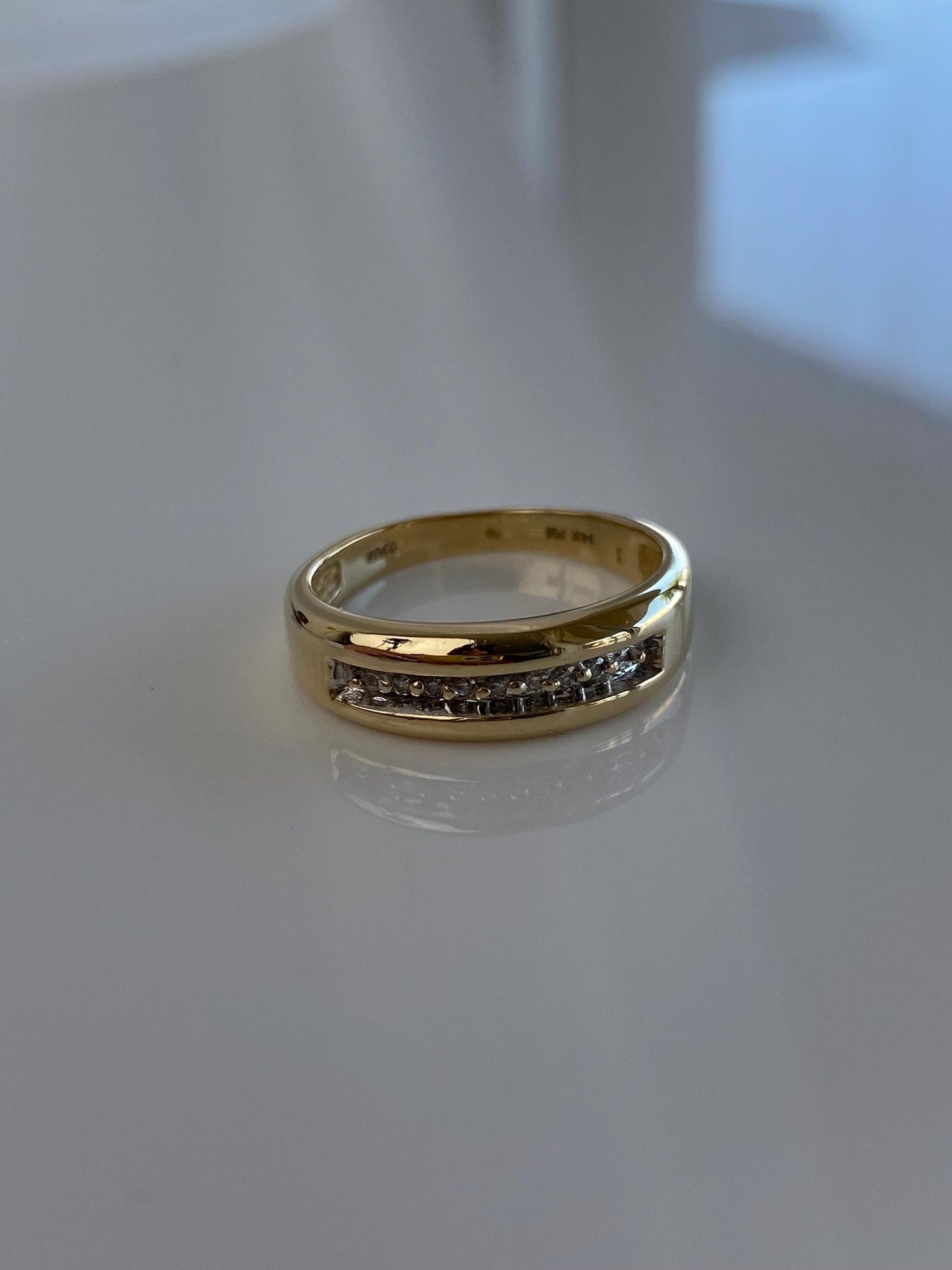 Vintage Solid 14k Yellow Gold Diamond Chip Ring Band - Size 6.25