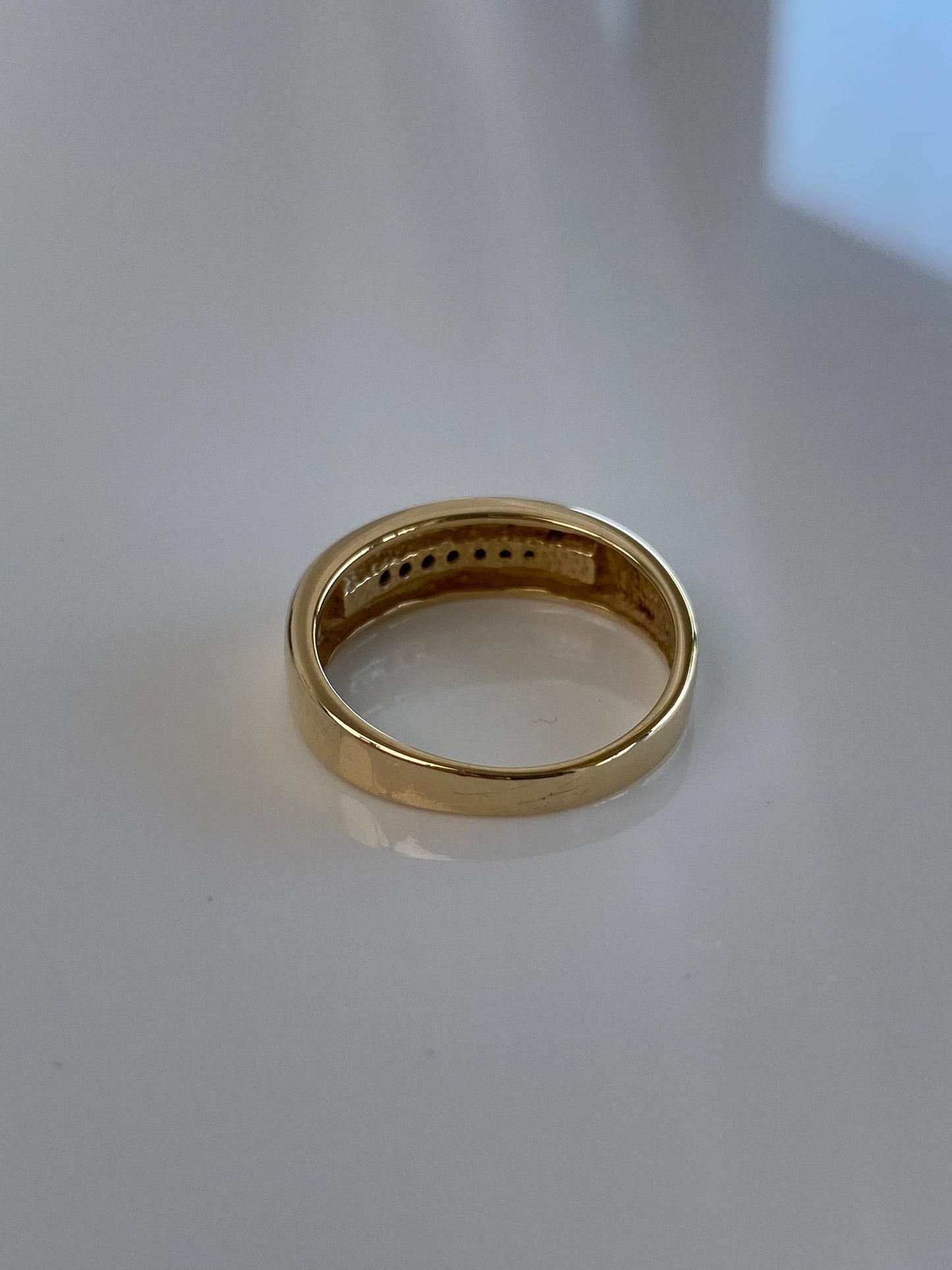 Vintage Solid 14k Yellow Gold Diamond Chip Ring Band - Size 6.25