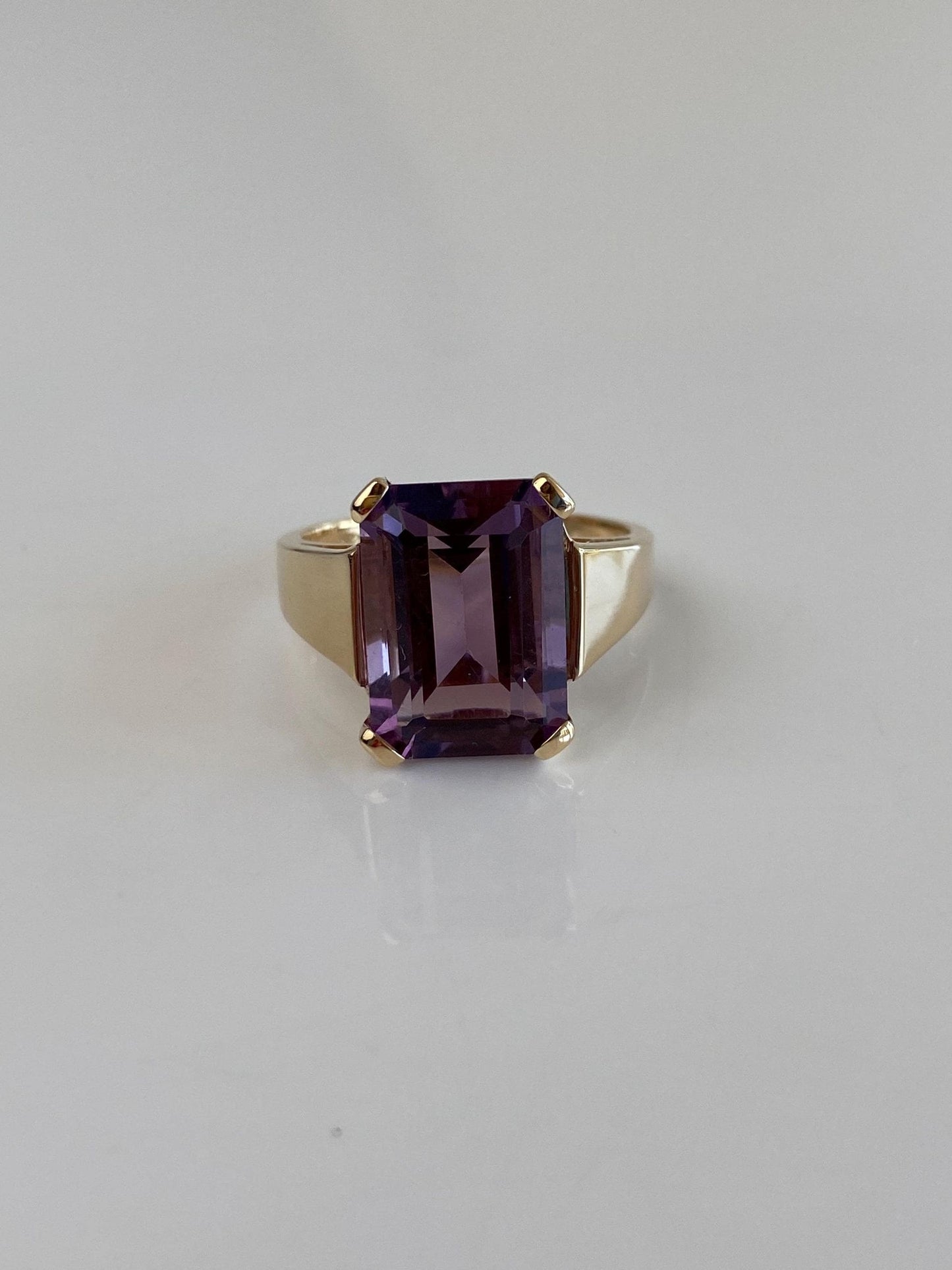 Vintage Solid 10k Yellow Gold Amethyst Ring - Size 7.5