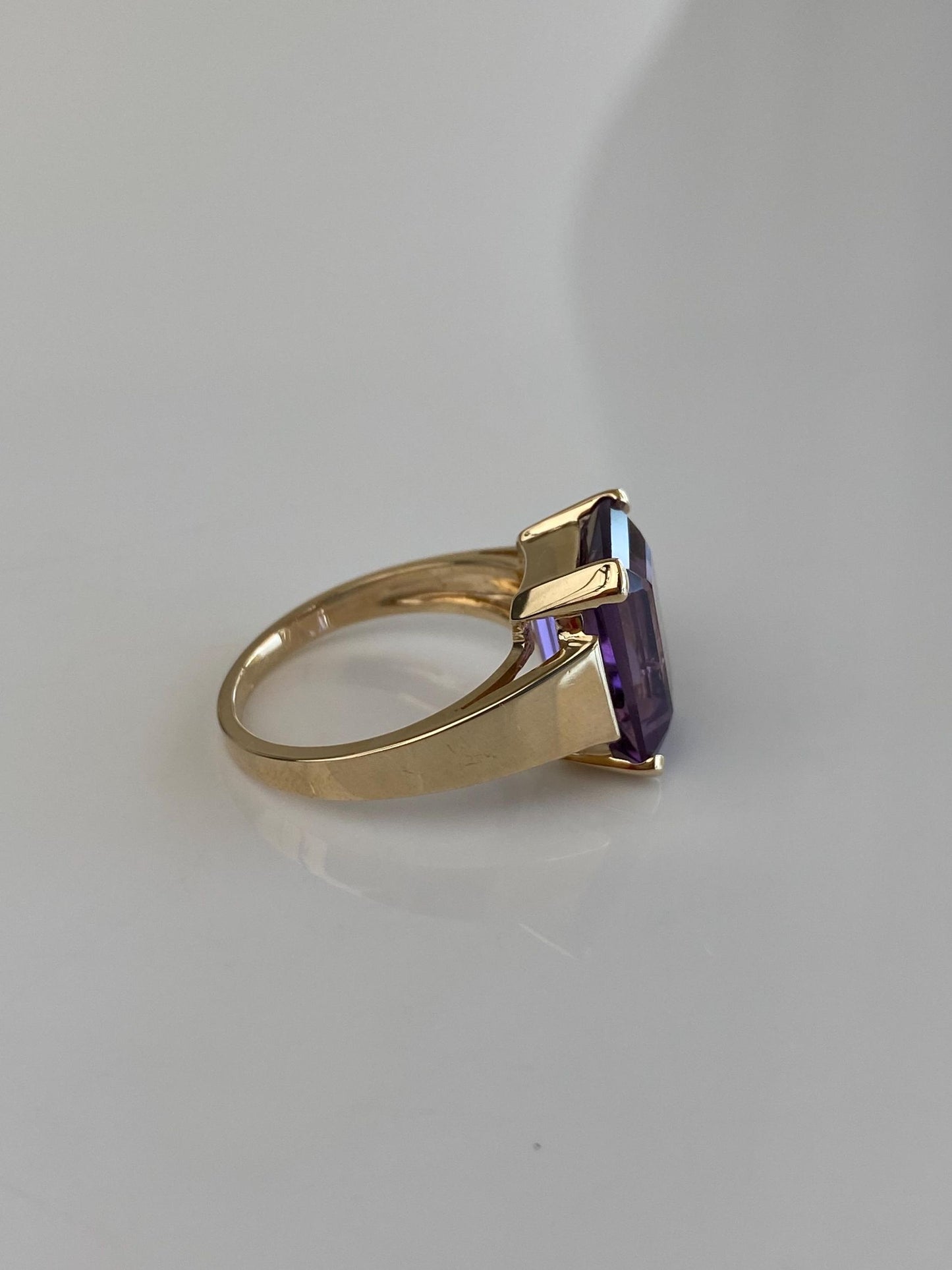 Vintage Solid 10k Yellow Gold Amethyst Ring - Size 7.5