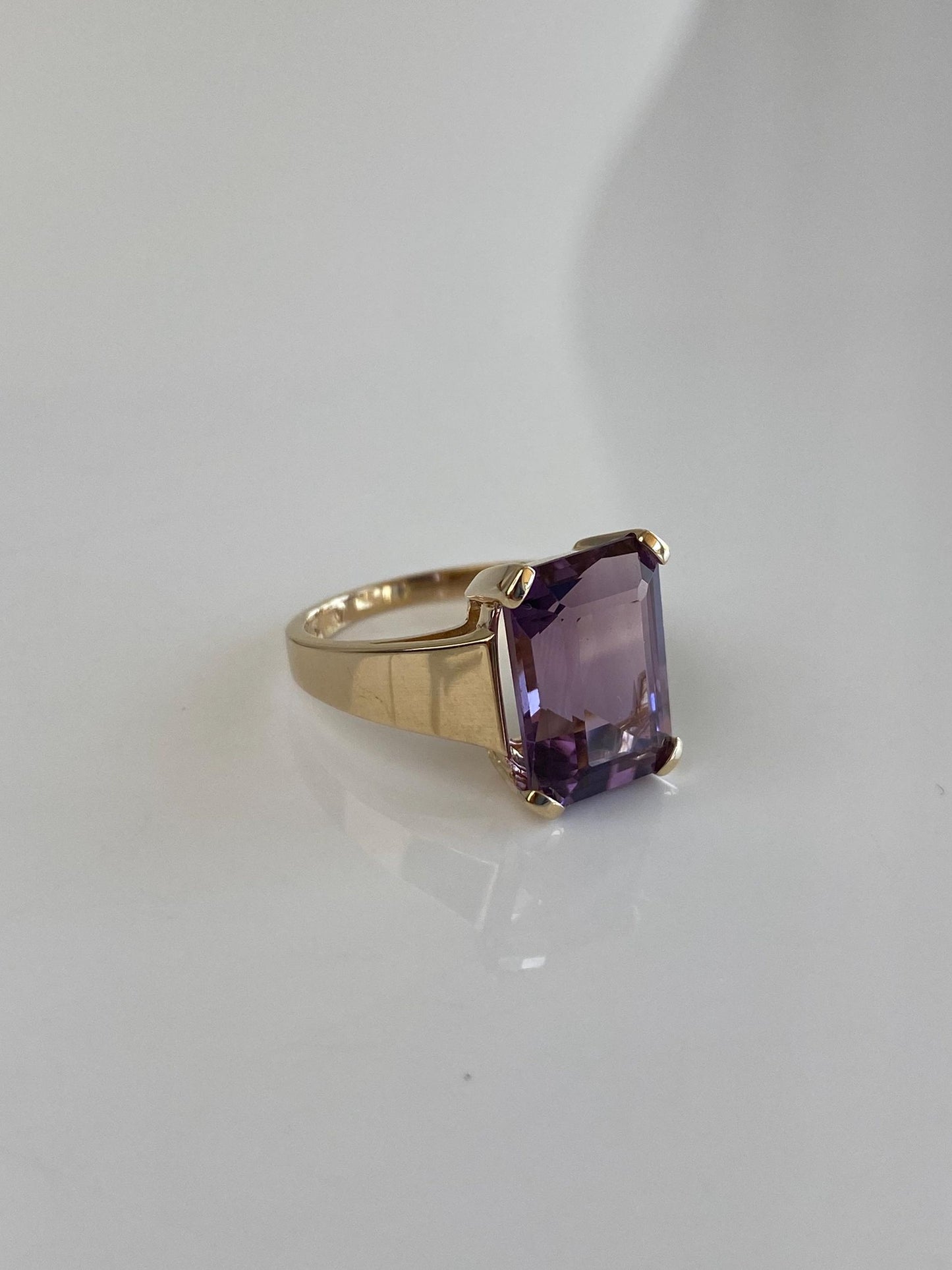 Vintage Solid 10k Yellow Gold Amethyst Ring - Size 7.5