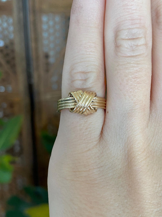 Vintage Solid 14k Yellow Gold Lined Knot Ring - Size 3.75-4