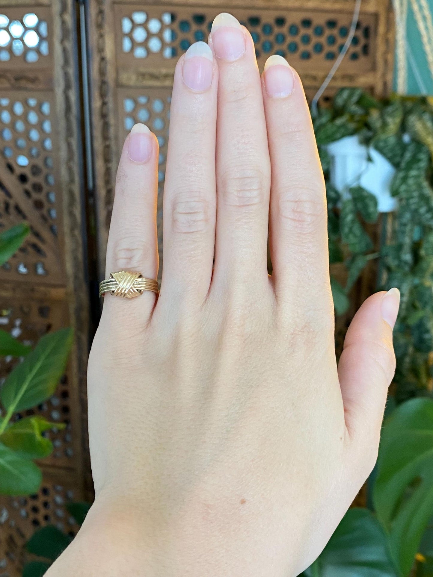 Vintage Solid 14k Yellow Gold Lined Knot Ring - Size 3.75-4