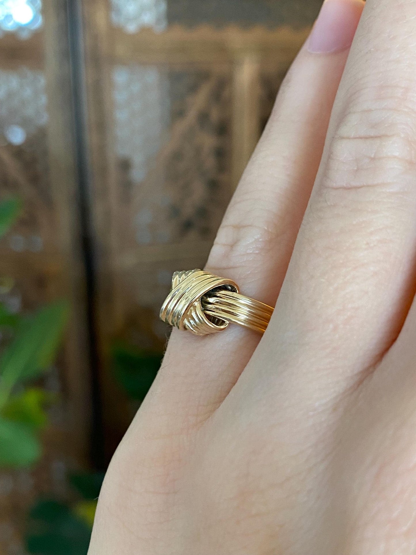 Vintage Solid 14k Yellow Gold Lined Knot Ring - Size 3.75-4