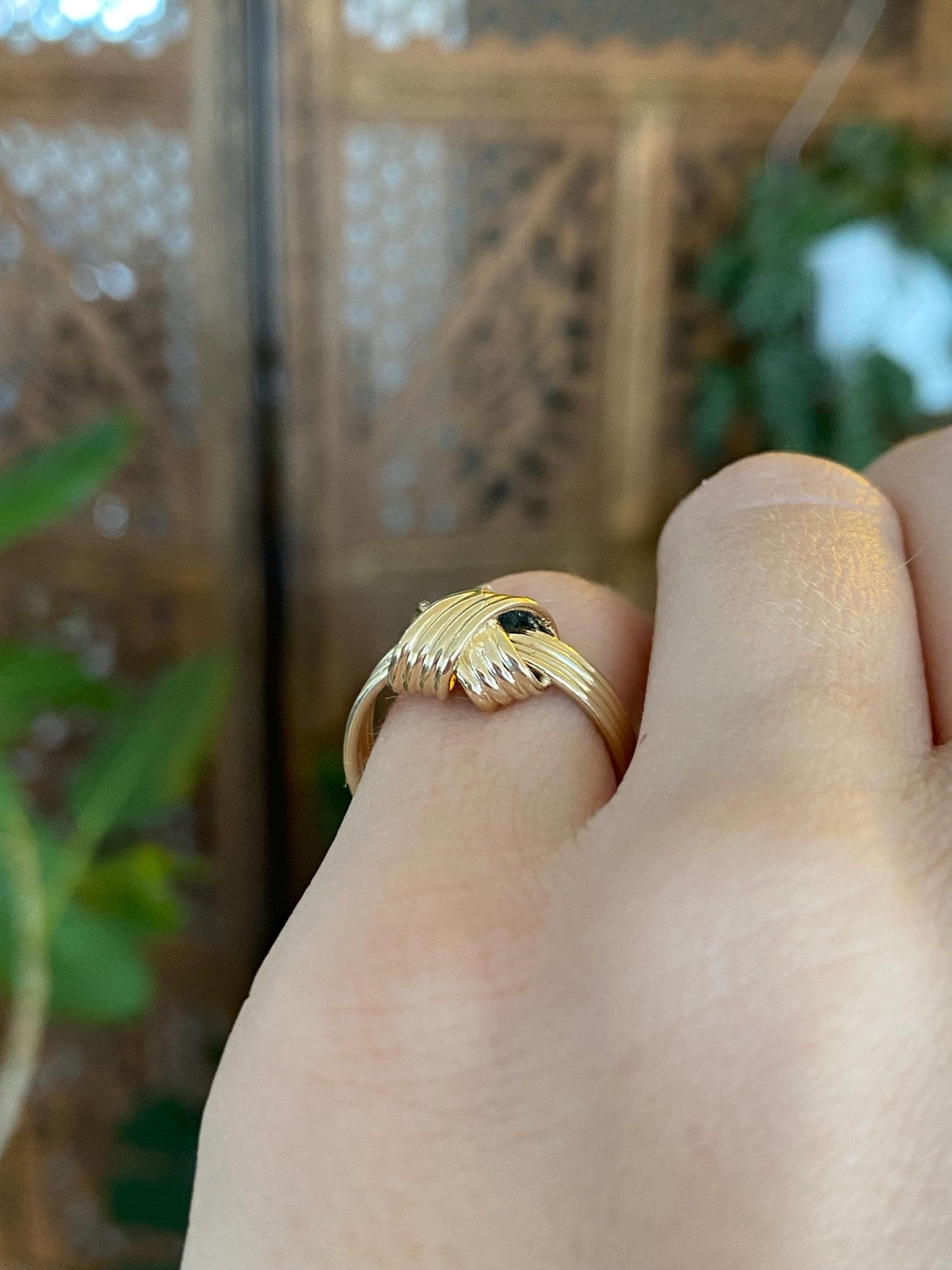 Vintage Solid 14k Yellow Gold Lined Knot Ring - Size 3.75-4