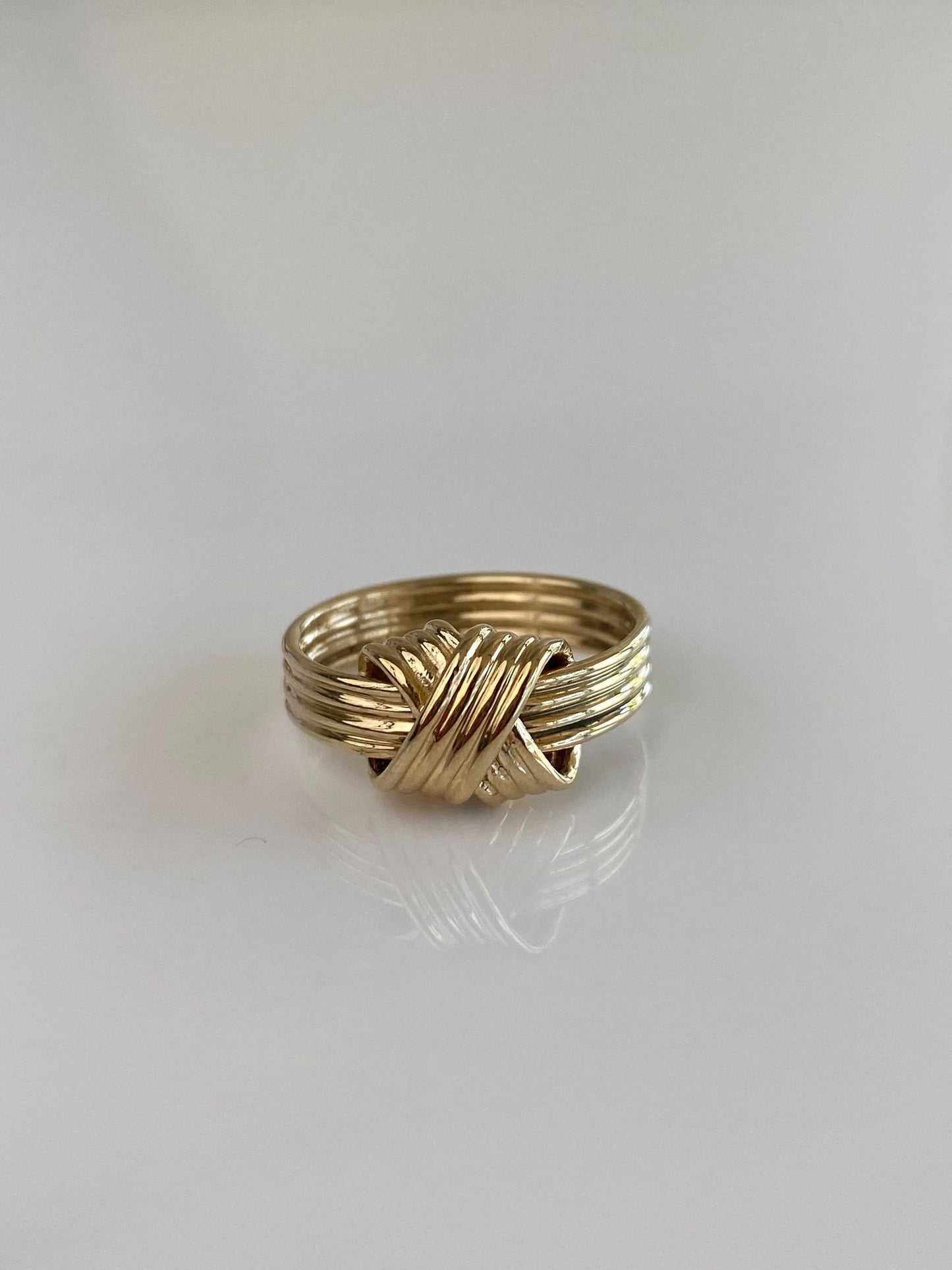 Vintage Solid 14k Yellow Gold Lined Knot Ring - Size 3.75-4