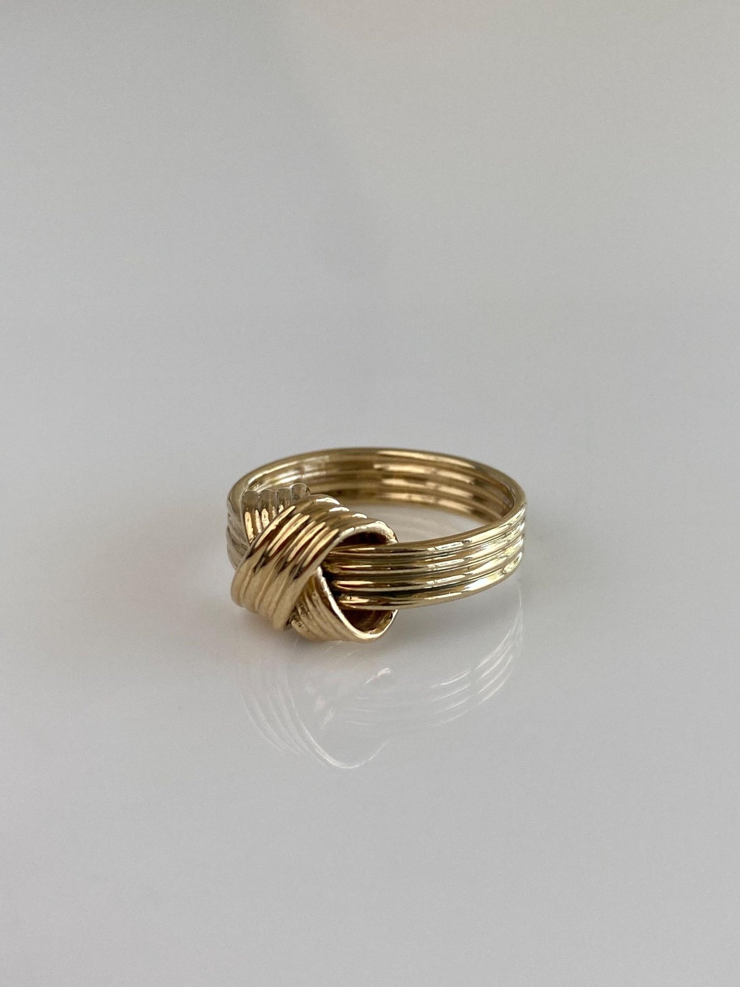 Vintage Solid 14k Yellow Gold Lined Knot Ring - Size 3.75-4