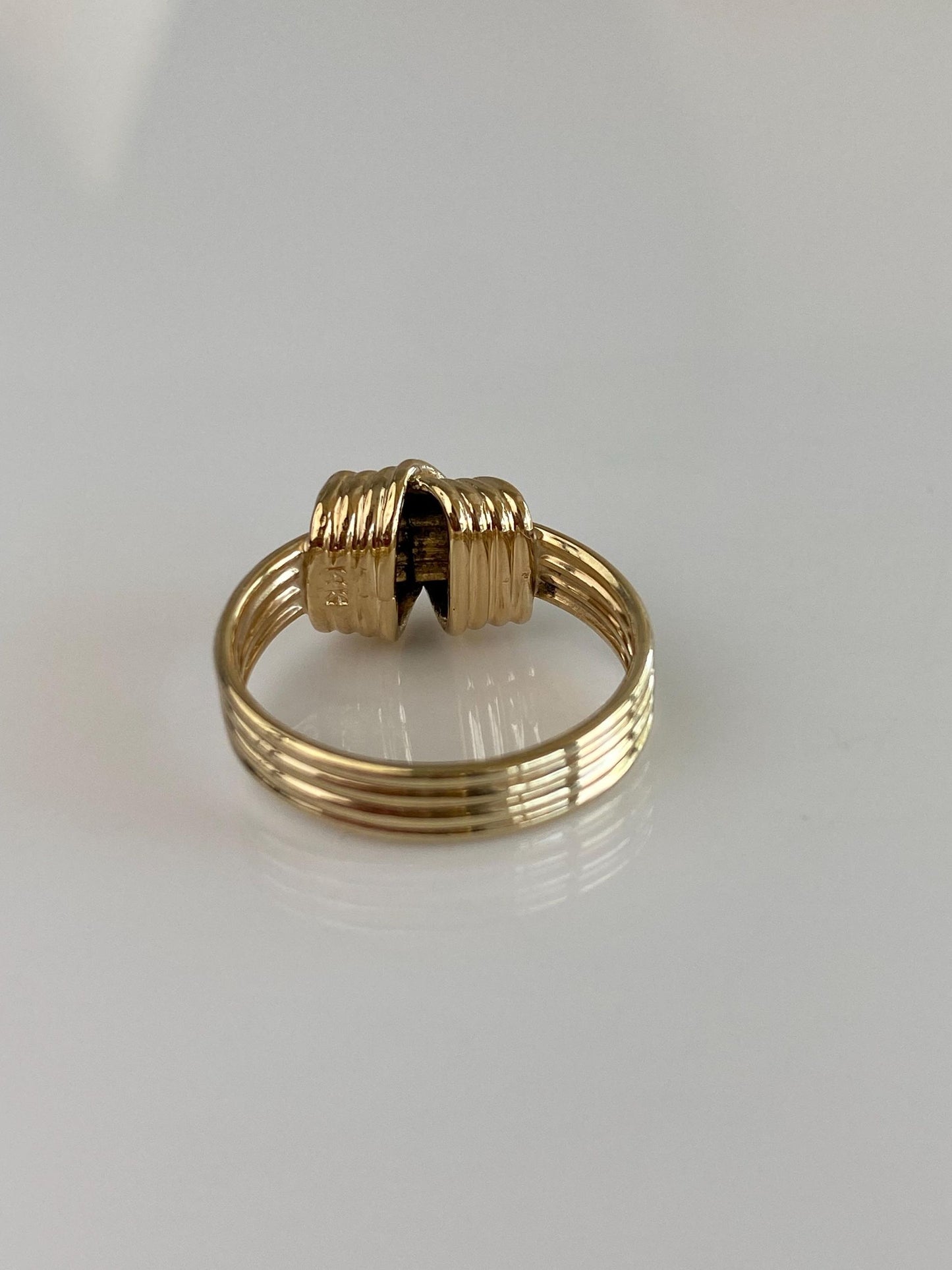 Vintage Solid 14k Yellow Gold Lined Knot Ring - Size 3.75-4