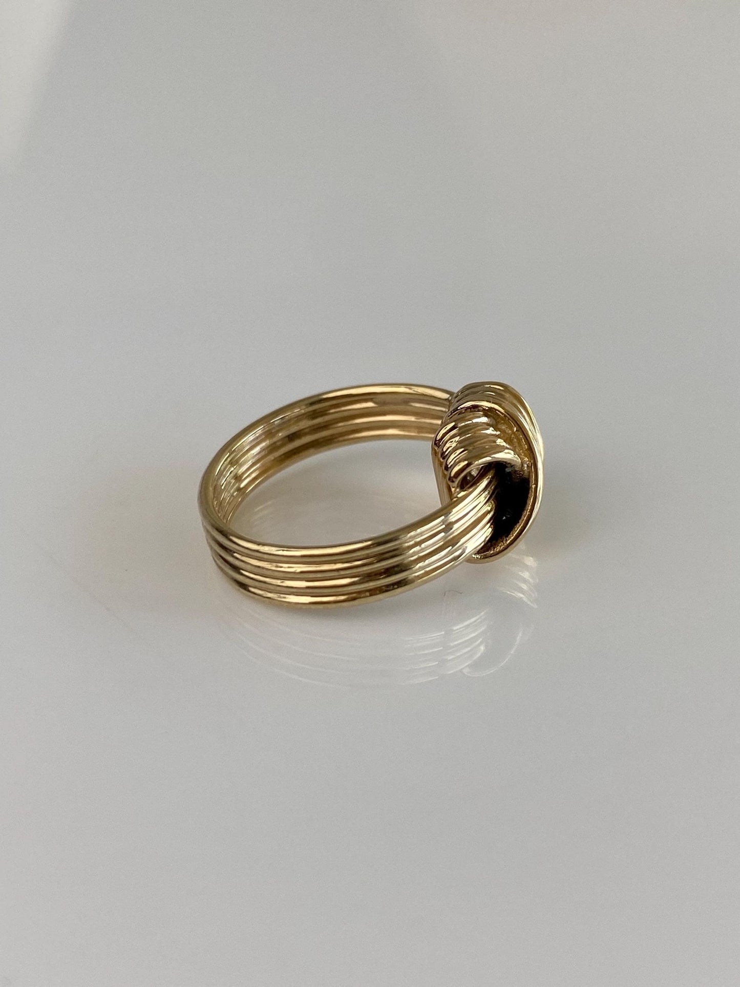 Vintage Solid 14k Yellow Gold Lined Knot Ring - Size 3.75-4